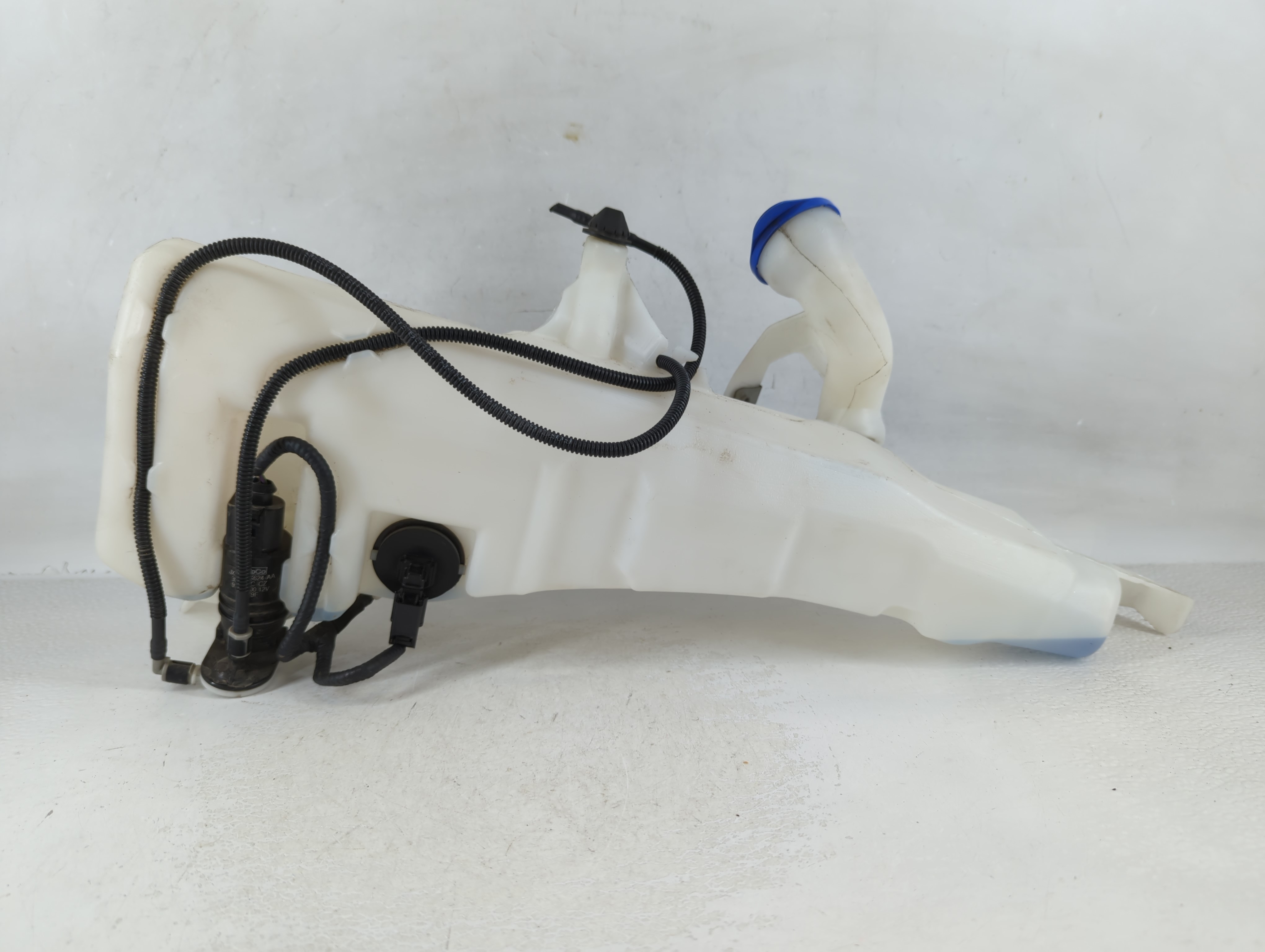2020-2022 Ford Escape Windshield Washer Fluid Reservoir Bottle Oem 811811 - Oemusedautoparts1.com