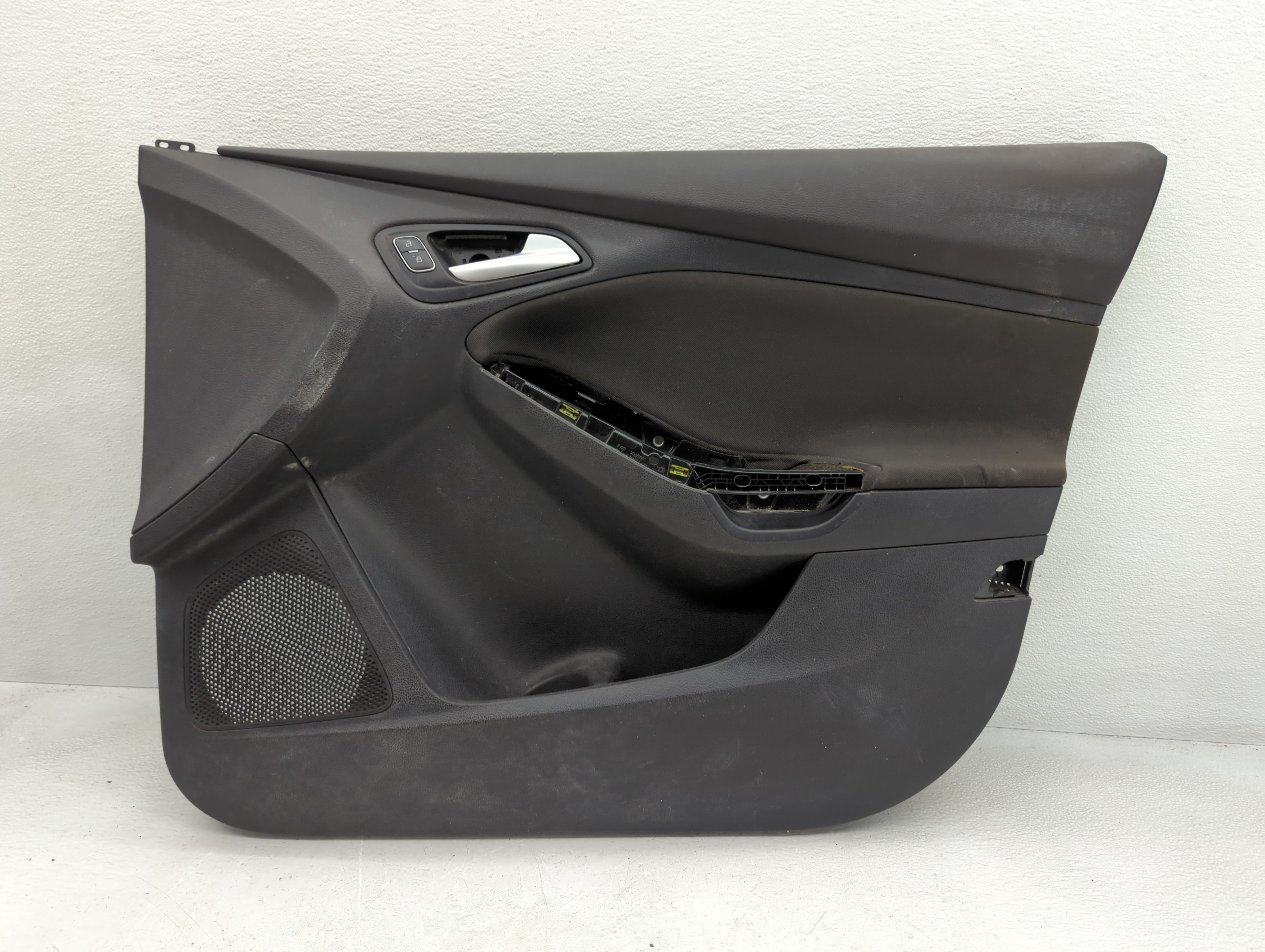 Picture of 2018 Ford Focus Front Right Passenger Interior Door Panel Trim 812122