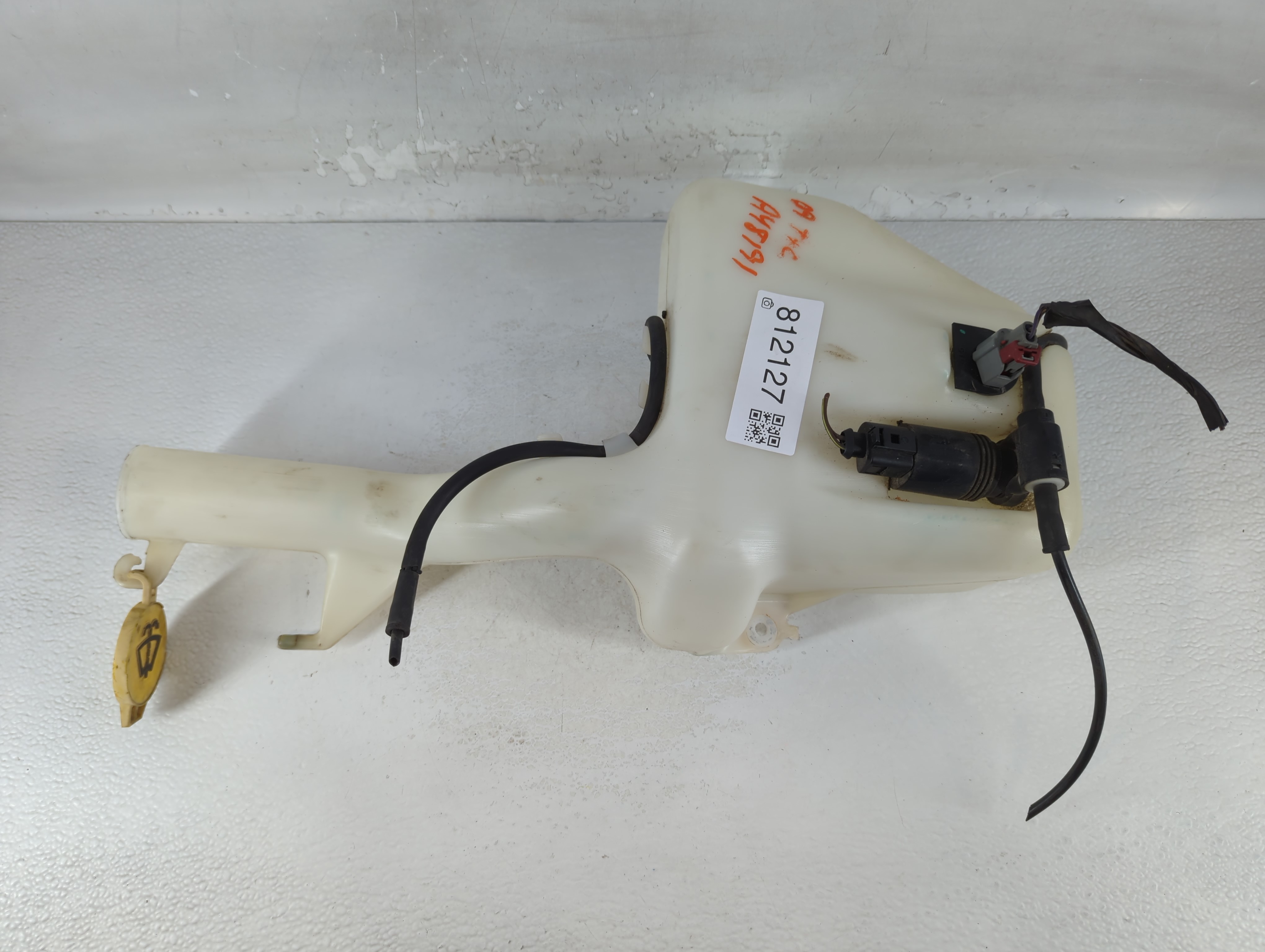 2008 Chrysler Town & Country Windshield Washer Fluid Reservoir Bottle Oem 812127 - Oemusedautoparts1.com