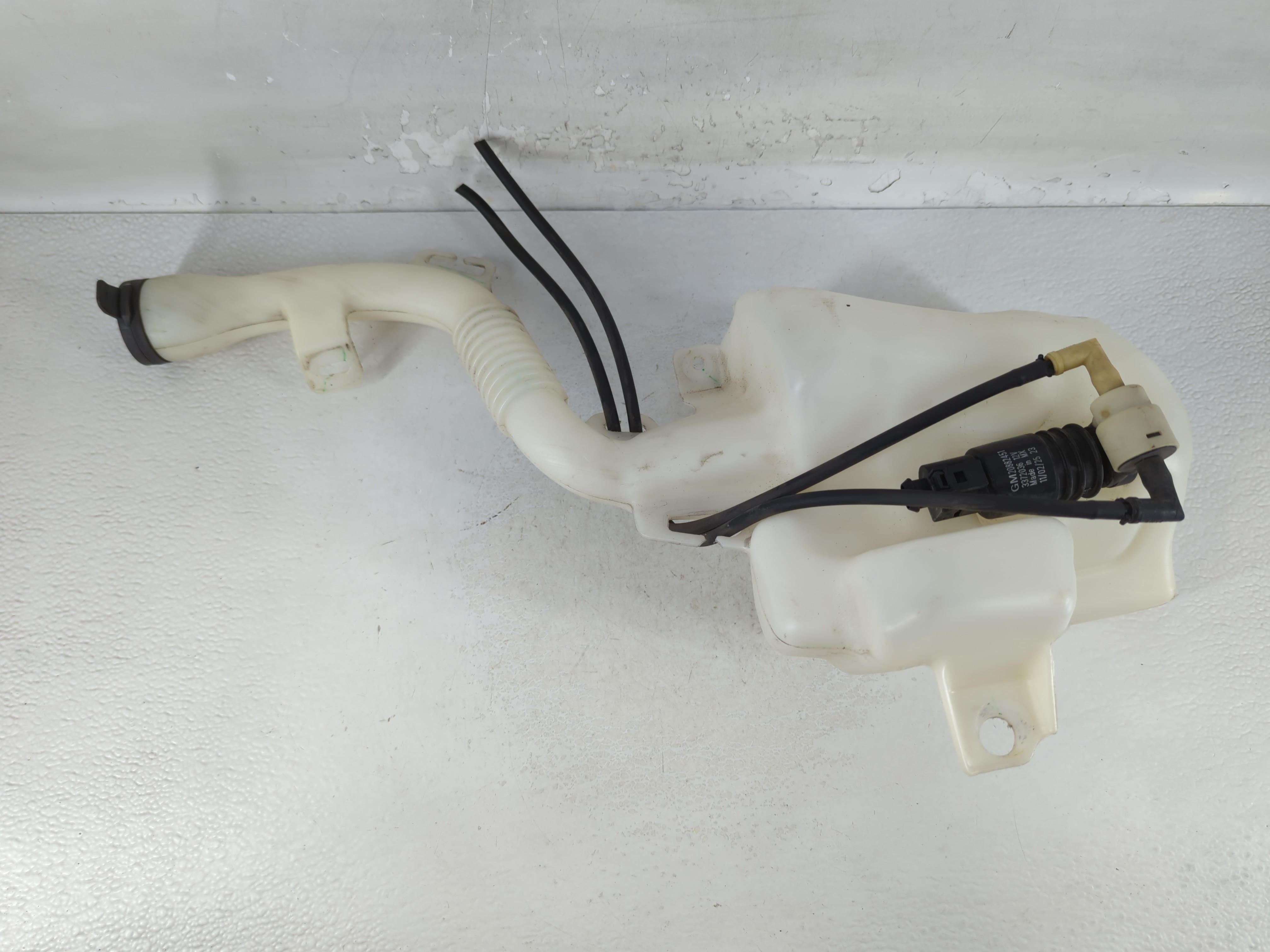 2010-2017 Chevrolet Equinox Windshield Washer Fluid Reservoir Bottle Oem 812129 - Oemusedautoparts1.com