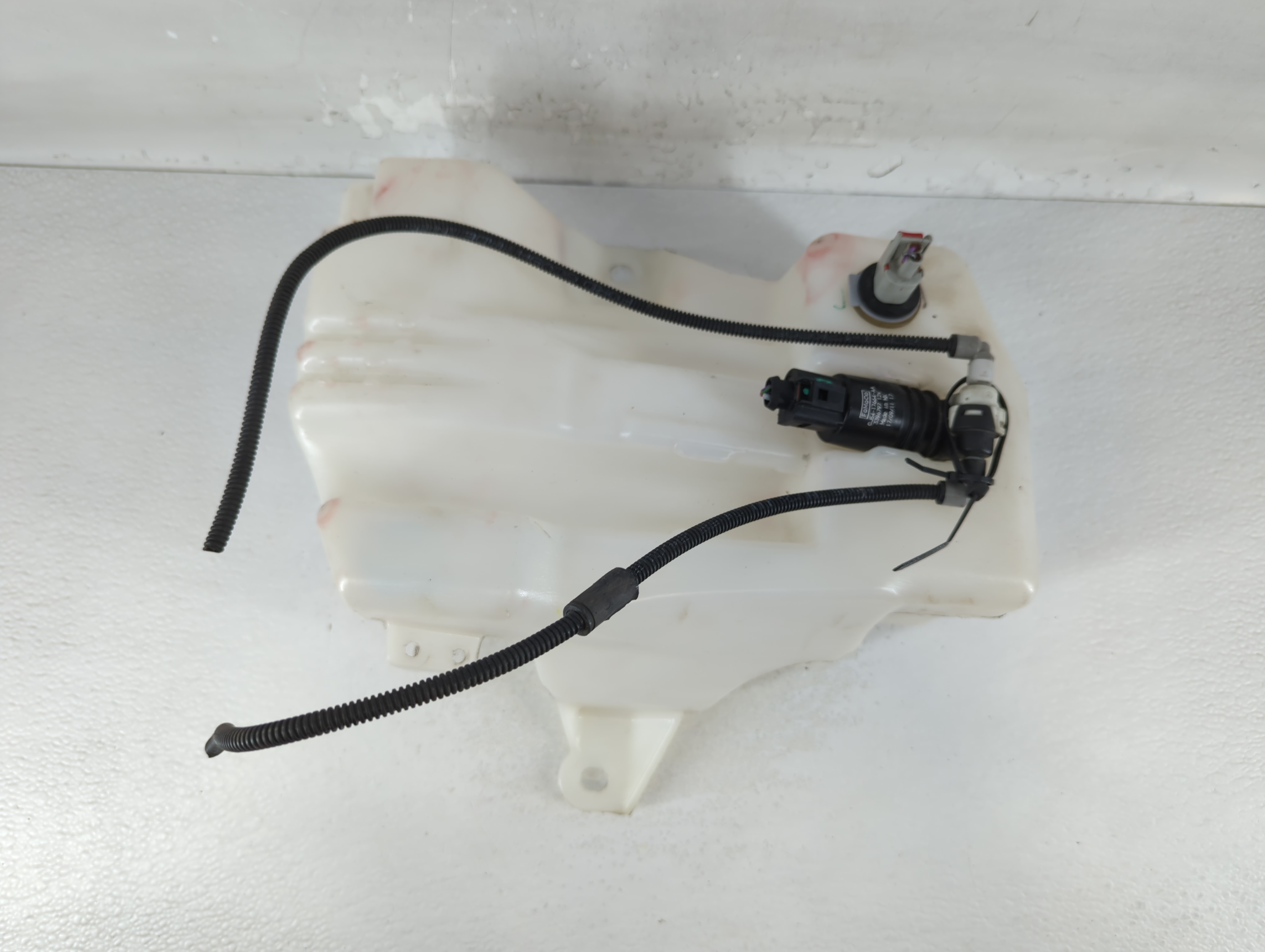 2015-2019 Ford Escape Windshield Washer Fluid Reservoir Bottle Oem 812131 - Oemusedautoparts1.com