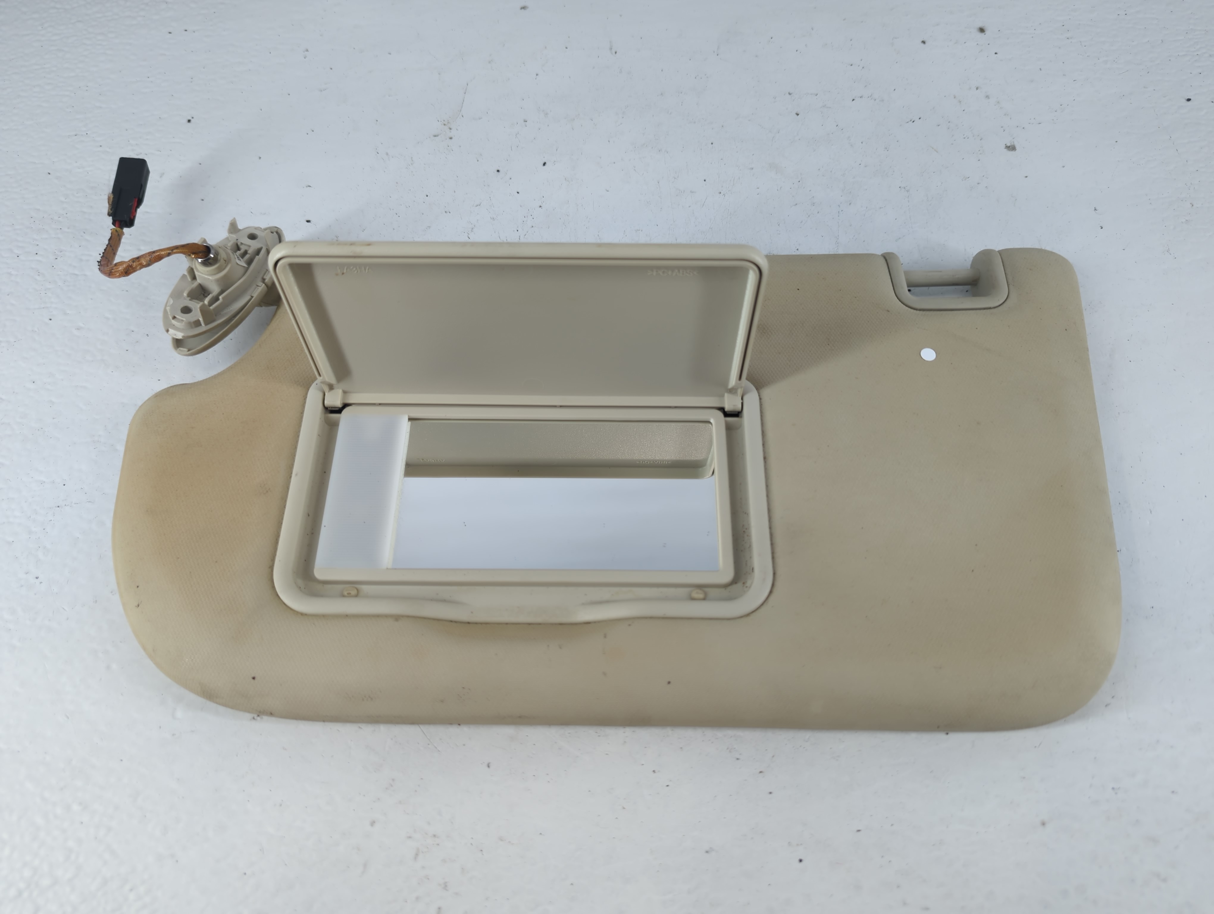 2013-2018 Ford Focus Driver Sun Visor Mirror Left Sunvisor Cream 812139 - Oemusedautoparts1.com
