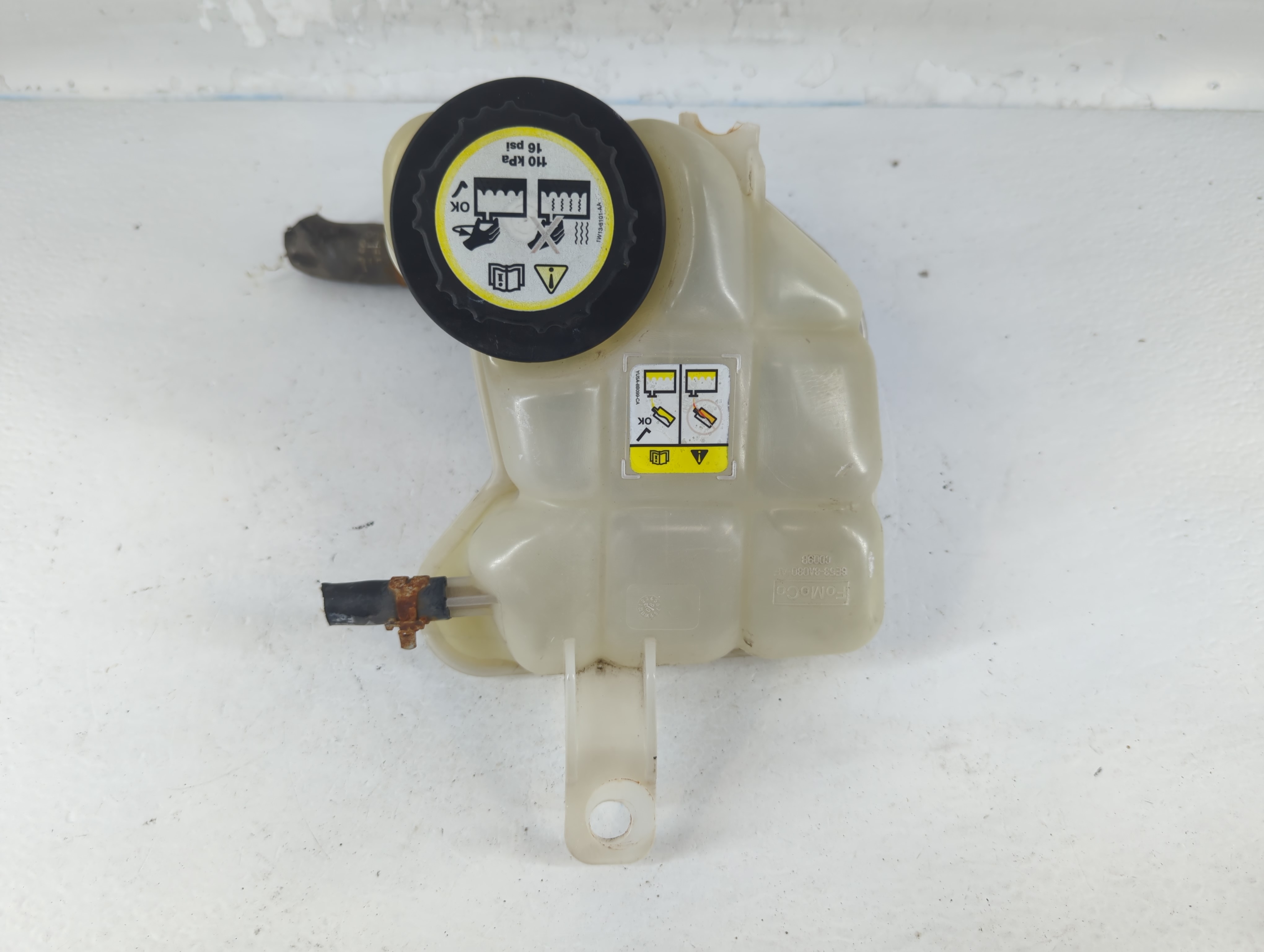 2006-2012 Ford Fusion Windshield Washer Fluid Reservoir Bottle Oem 812179 - Oemusedautoparts1.com