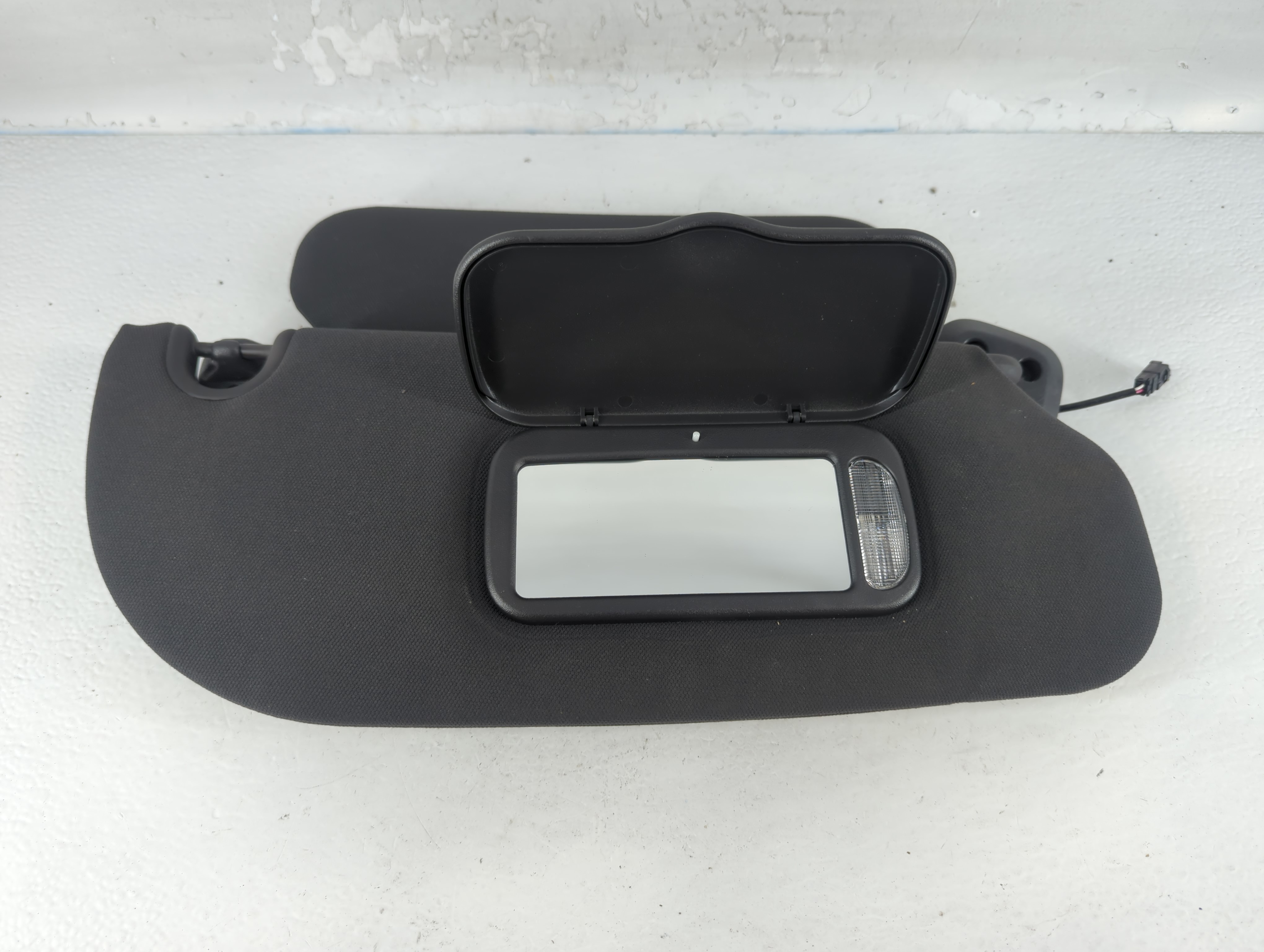 2007 Lincoln Navigator Passenger Sun Visor Mirror Right Sunvisor Black 812200 - Oemusedautoparts1.com