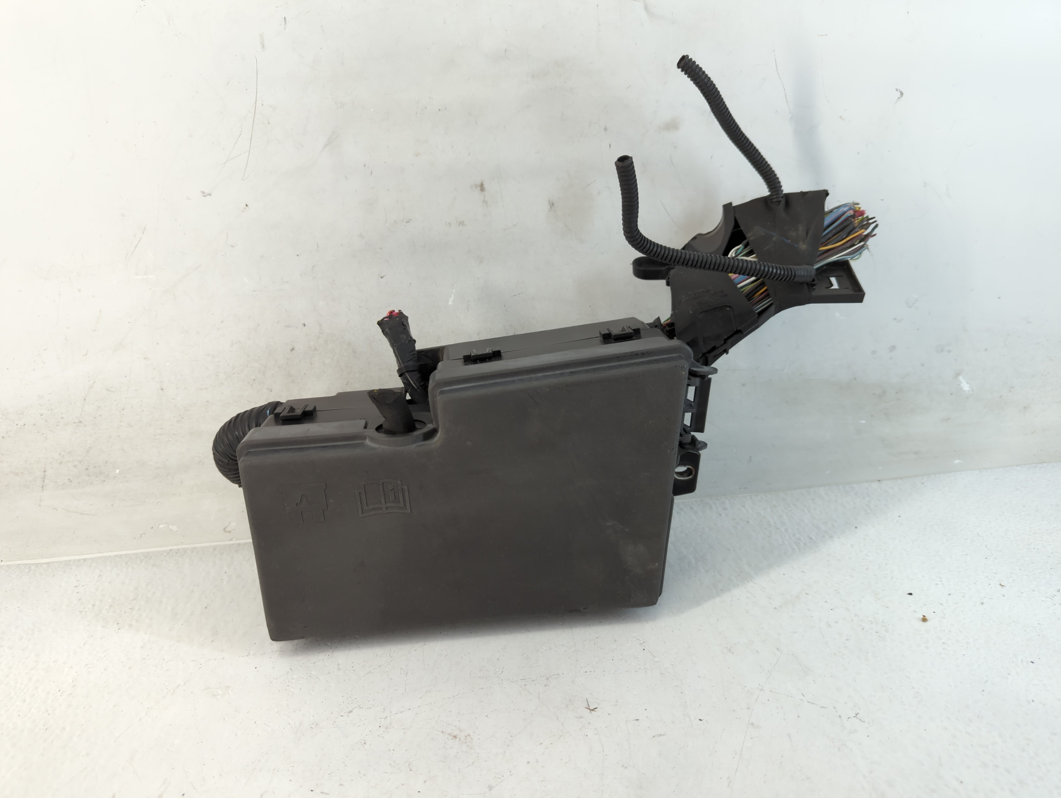 2012-2014 Ford Focus Fusebox Fuse Box Relay Module Av6t-14a067-ab 812294 - Oemusedautoparts1.com