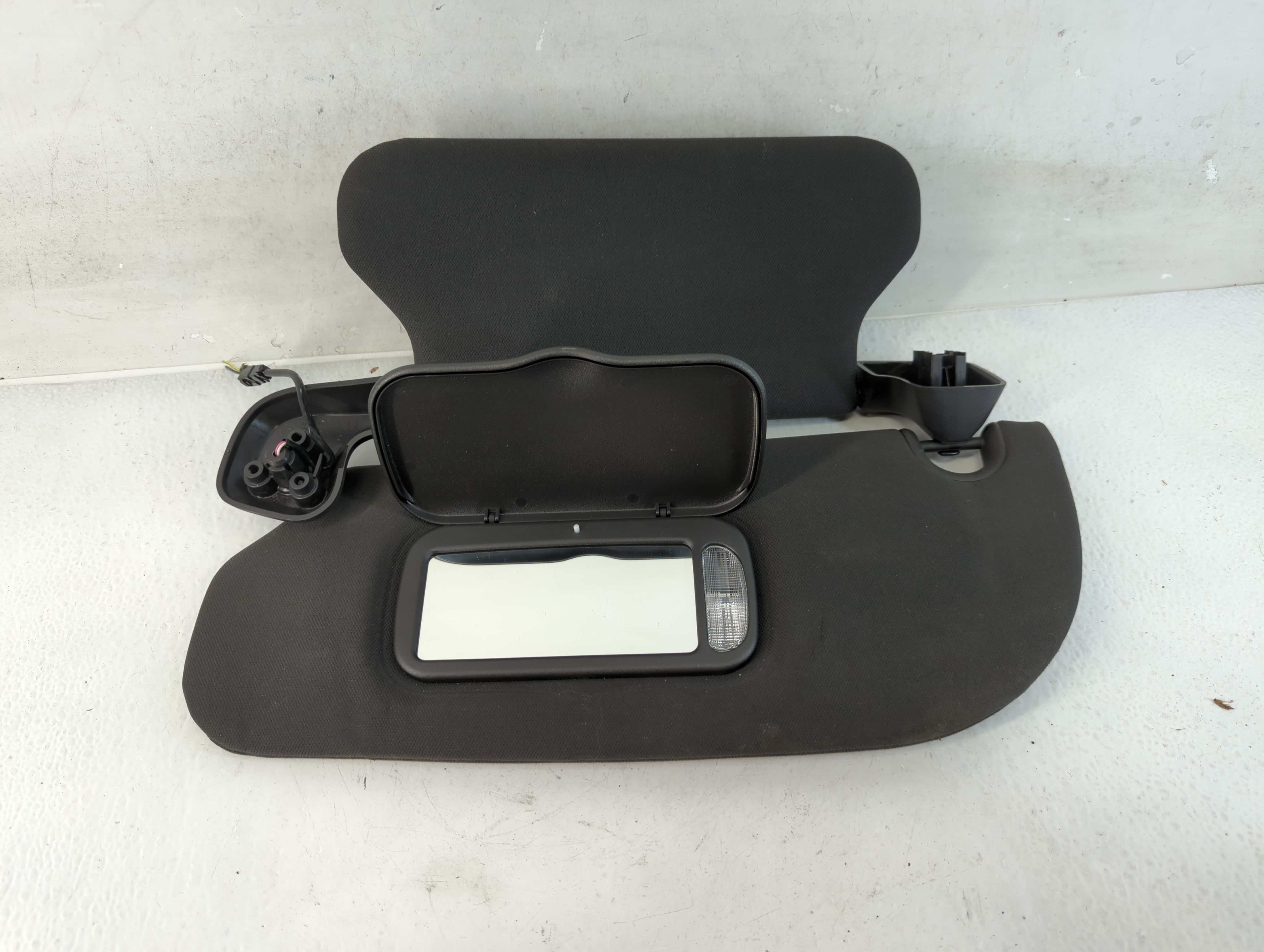 2007 Lincoln Navigator Driver Sun Visor Mirror Left Sunvisor Black 812340 - Oemusedautoparts1.com