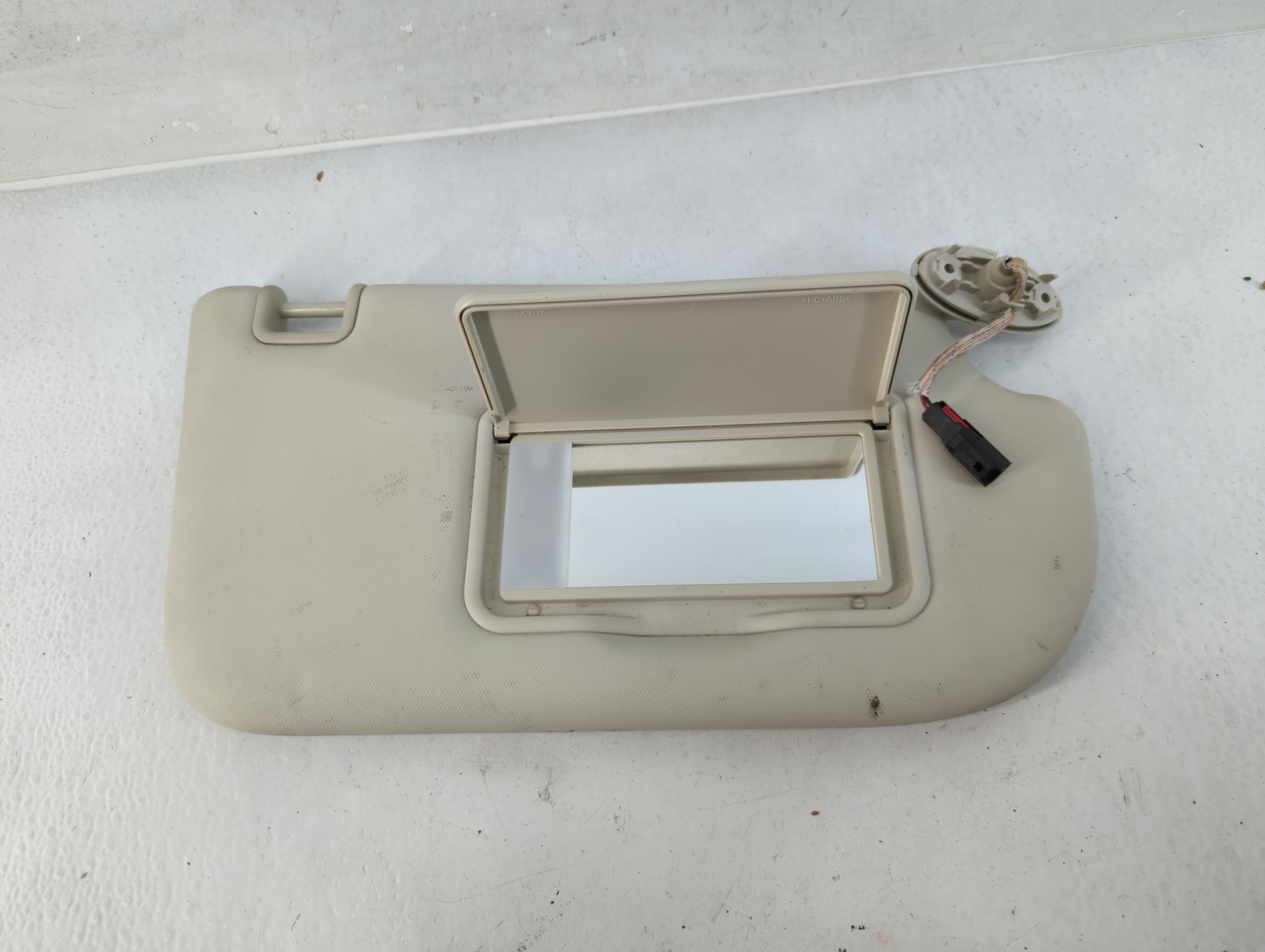 Picture of 2013-2018 Ford Focus Passenger Sun Visor Mirror Right Sunvisor Ivory 812425