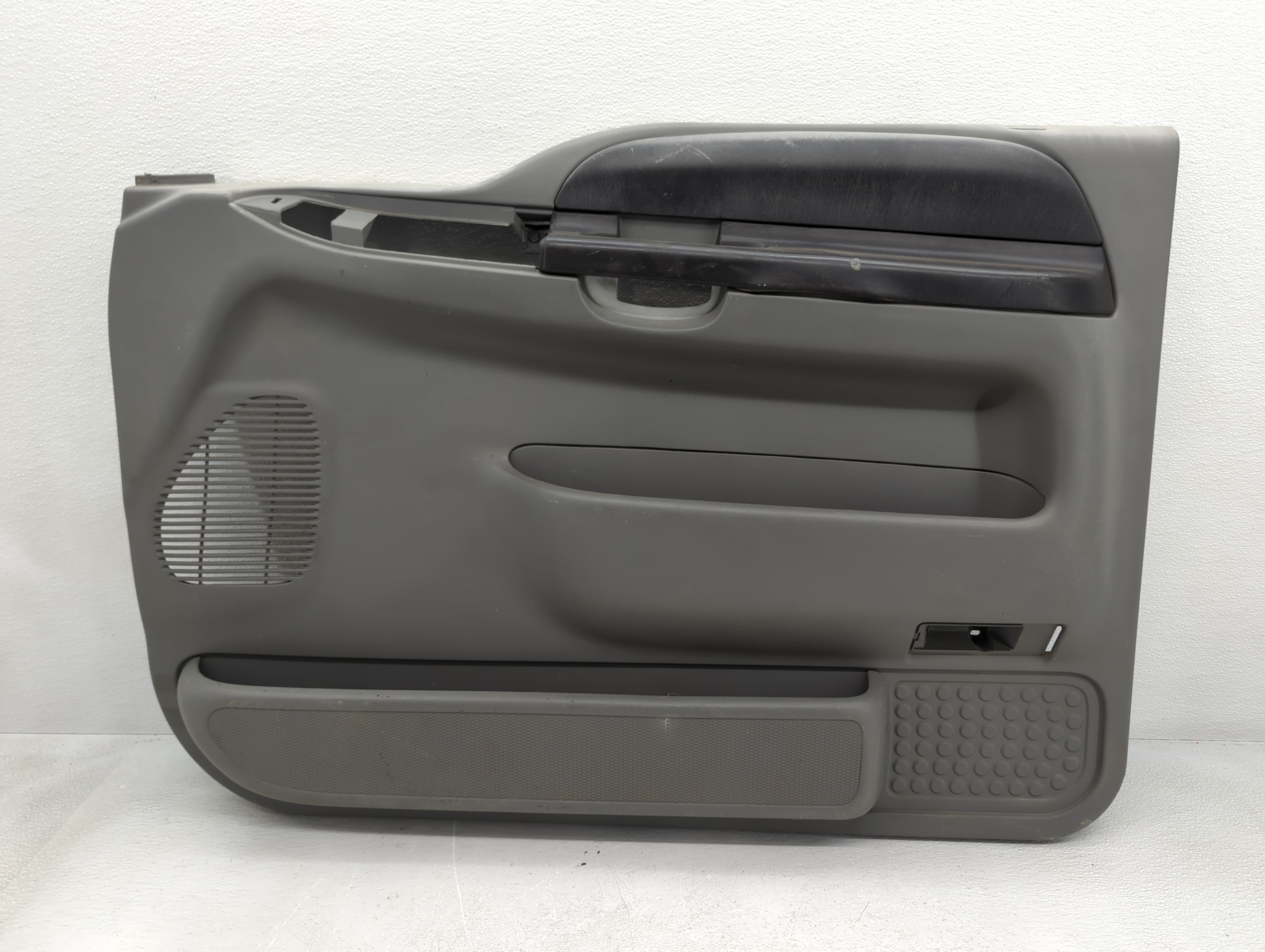 2014 Dodge Grand Caravan Front Left Driver Interior Door Panel Trim 812468 - Oemusedautoparts1.com