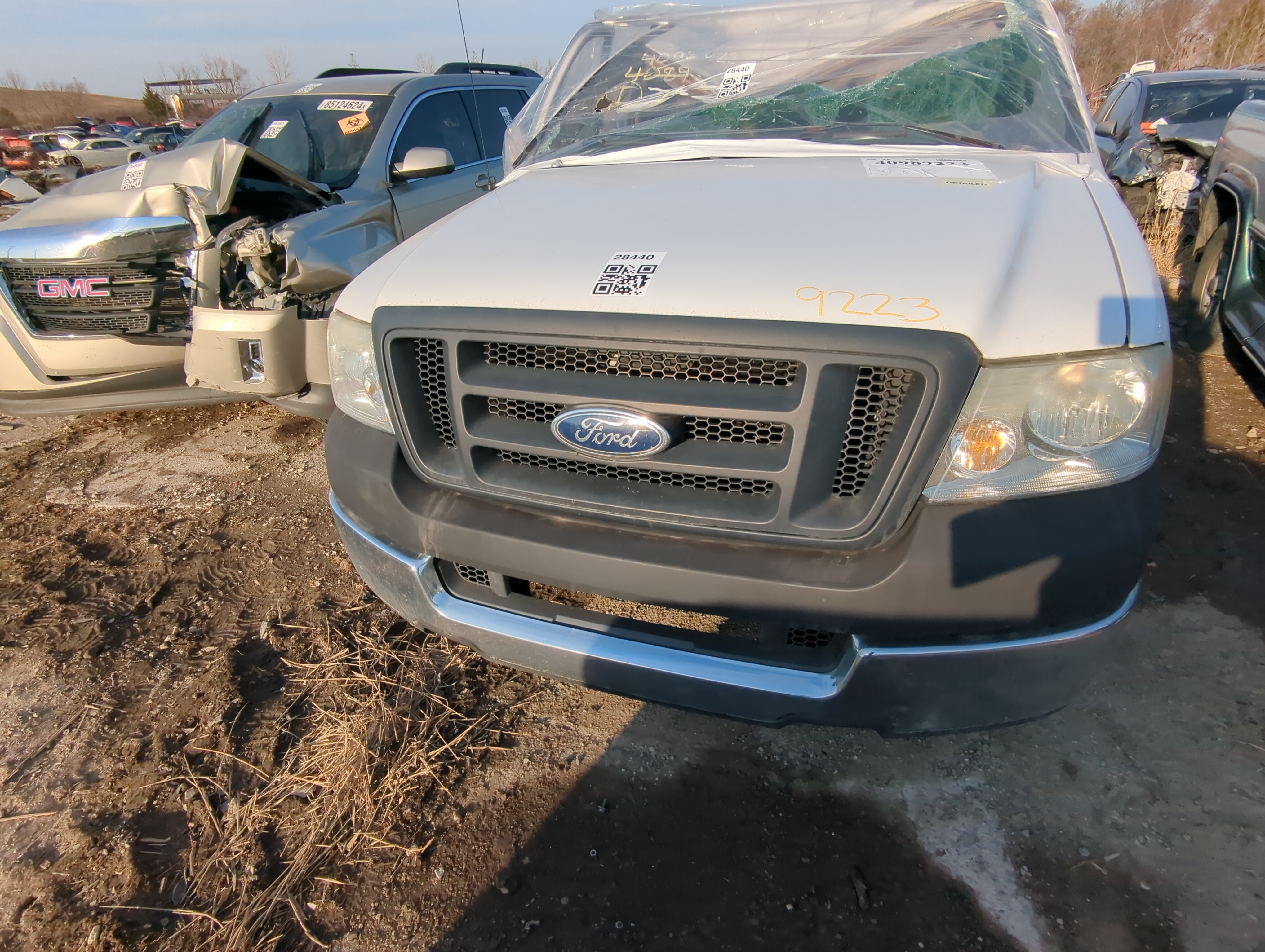 Ford Ford F150 Pickup Front Grille Bumper Not Included 812513 - Oemusedautoparts1.com