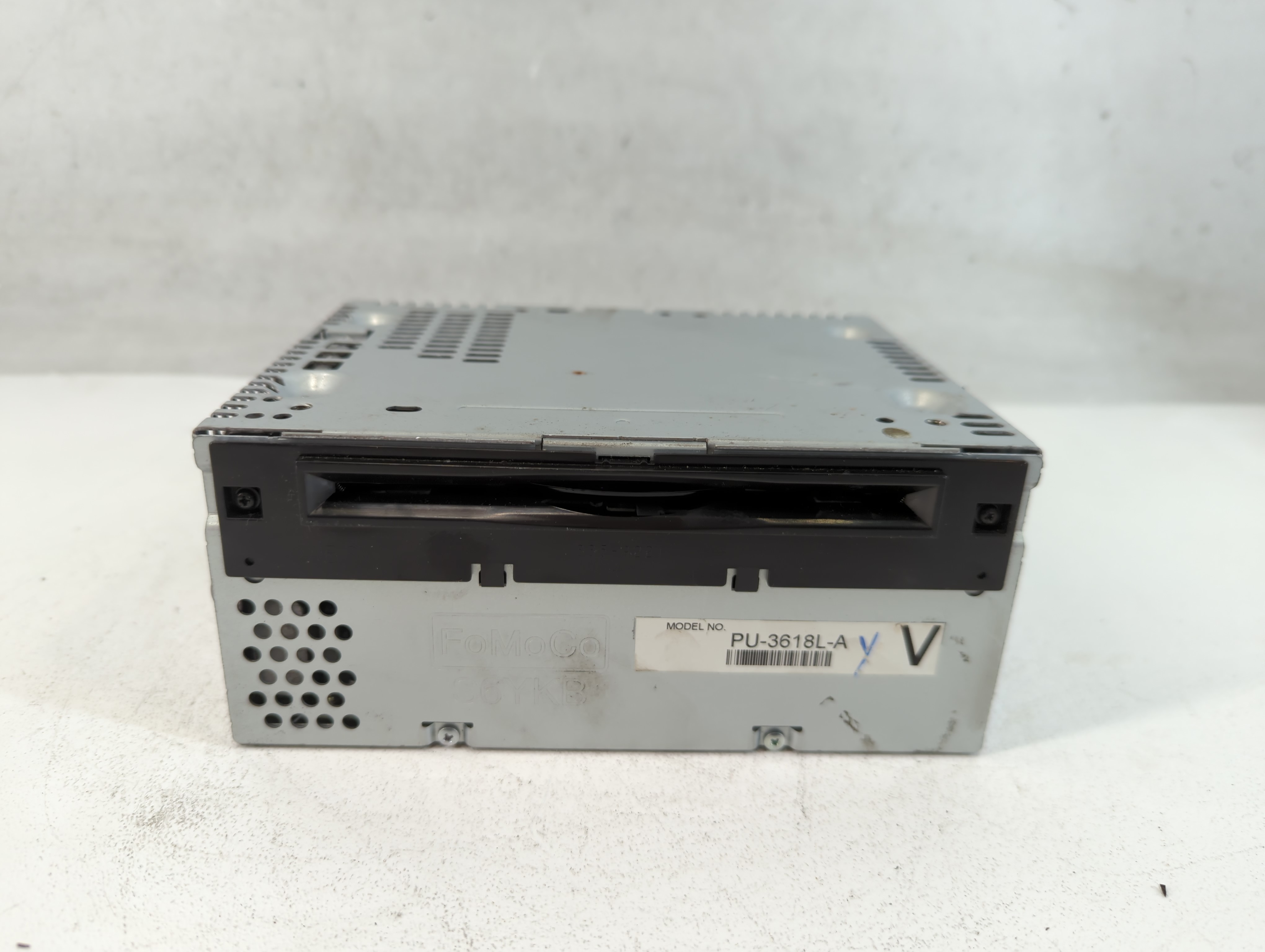 2013-2013 Ford Explorer Am Fm Cd Player Radio Receiver 813059 - Oemusedautoparts1.com