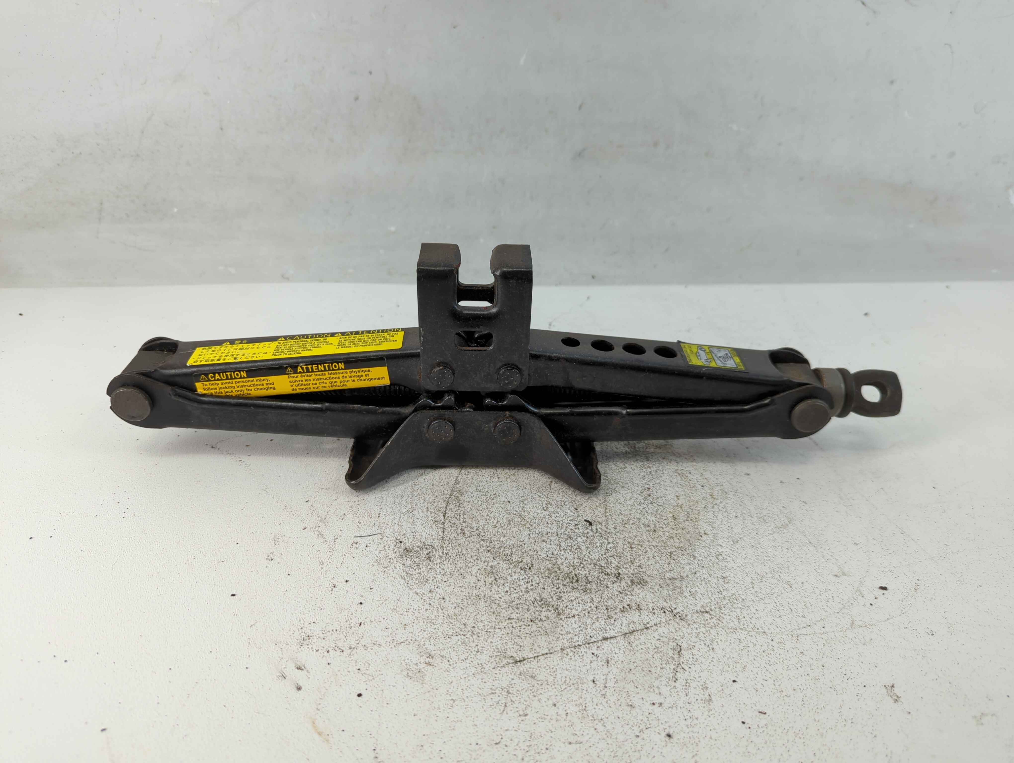 2009 Toyota Matrix Spare Scissor Car Jack 813115 - Oemusedautoparts1.com