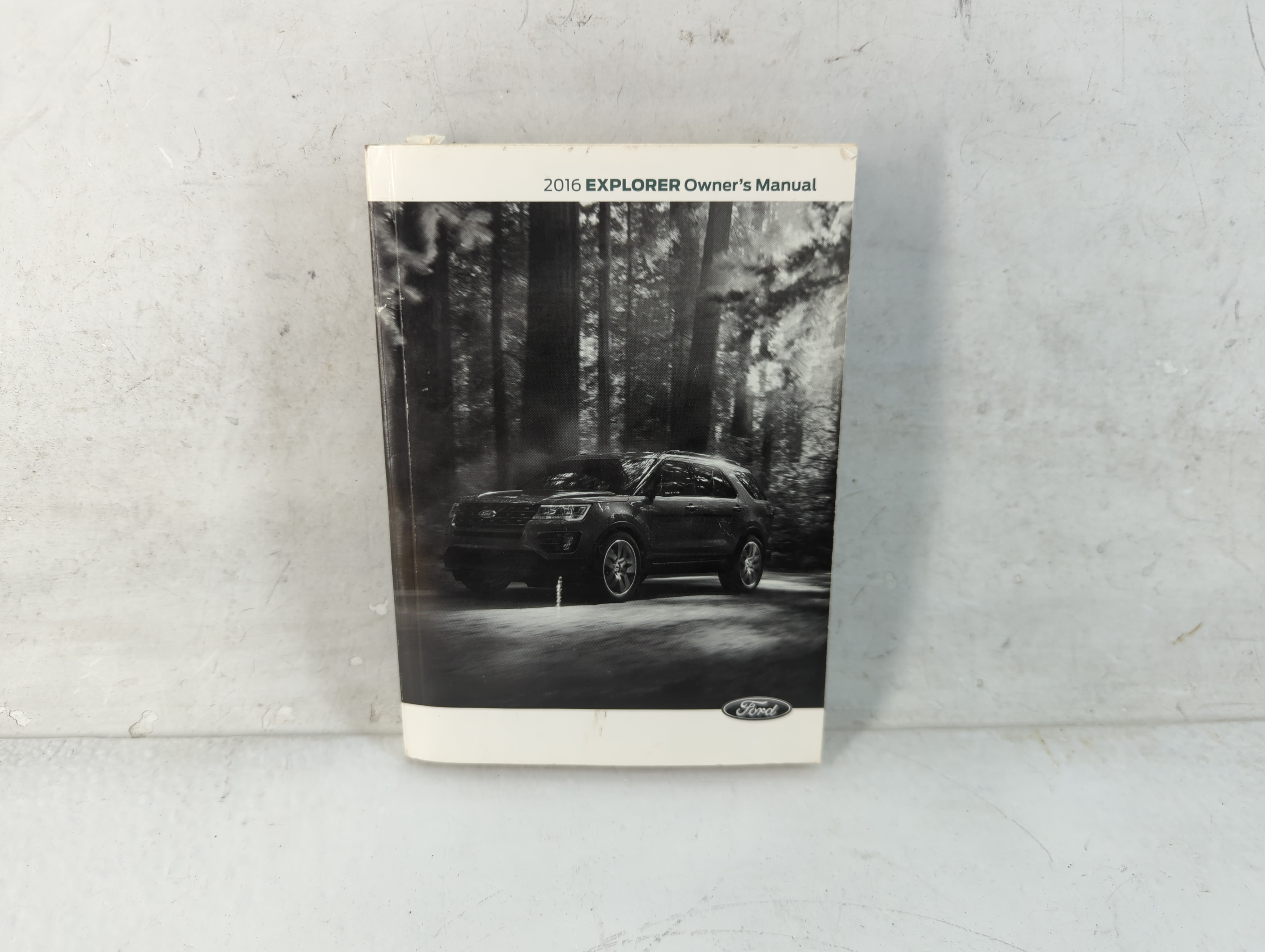 Picture of 2016 Ford Explorer Owners Manual Book Guide 813278