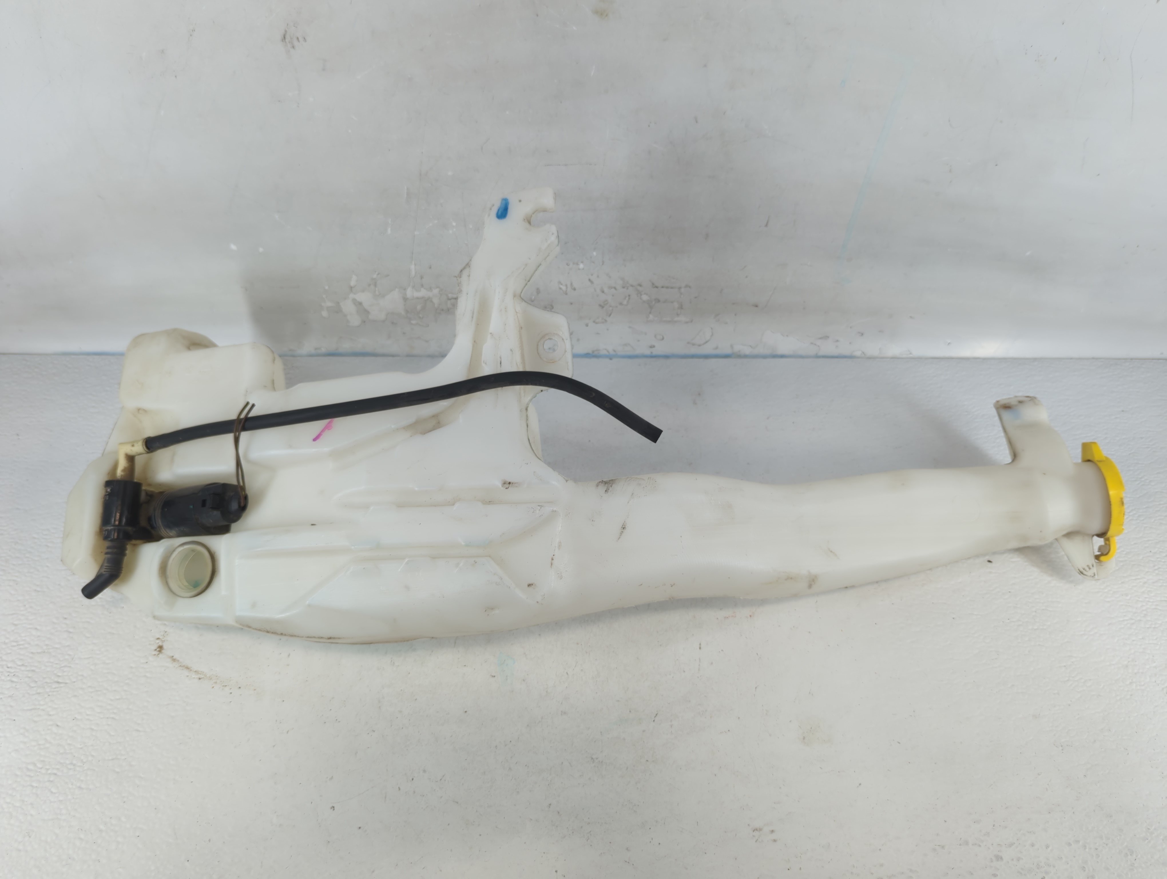 2011-2022 Dodge Durango Windshield Washer Fluid Reservoir Bottle Oem 813933 - Oemusedautoparts1.com