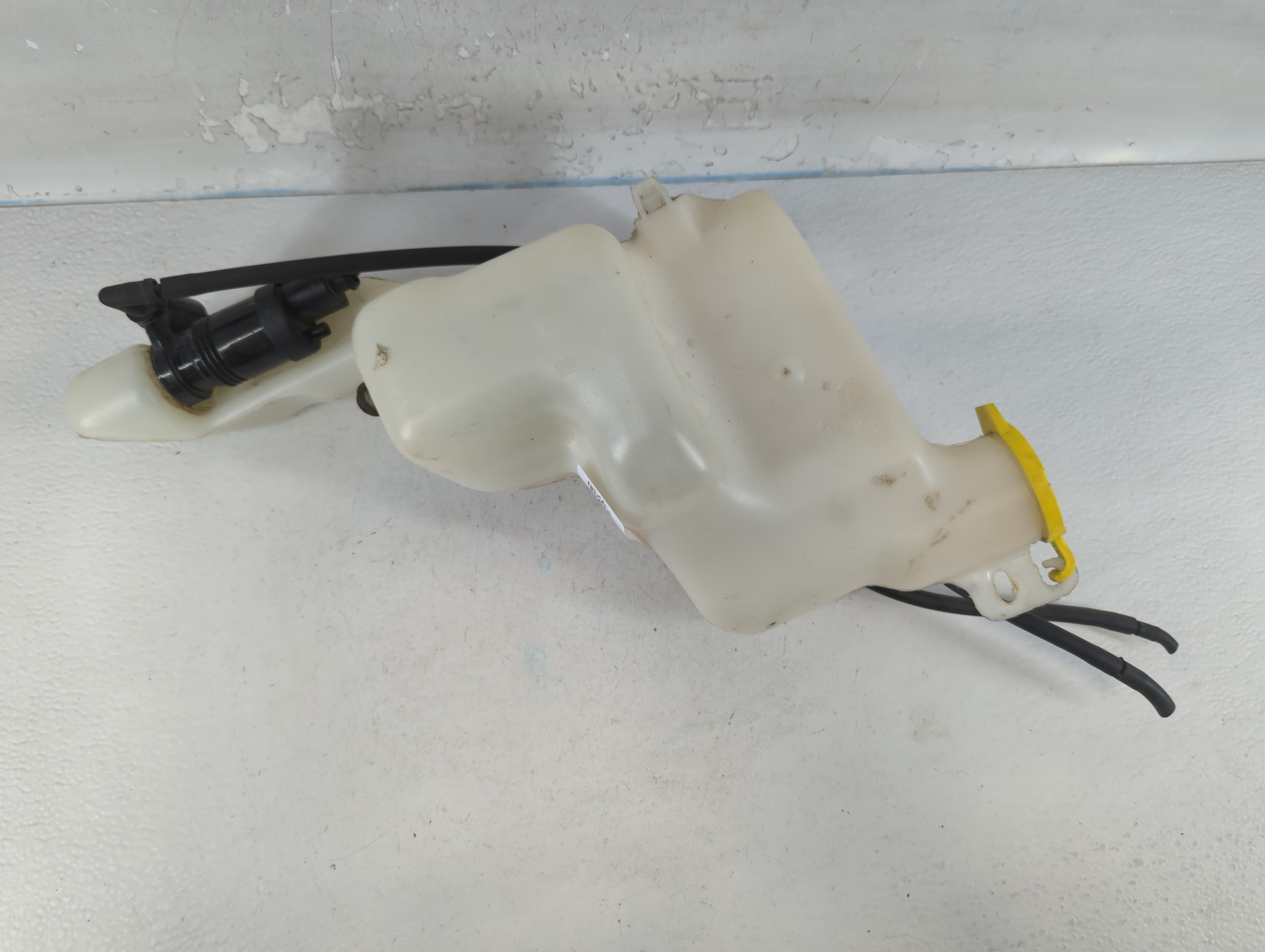 Jeep Compass Windshield Washer Fluid Reservoir Bottle Oem 813949 - Oemusedautoparts1.com