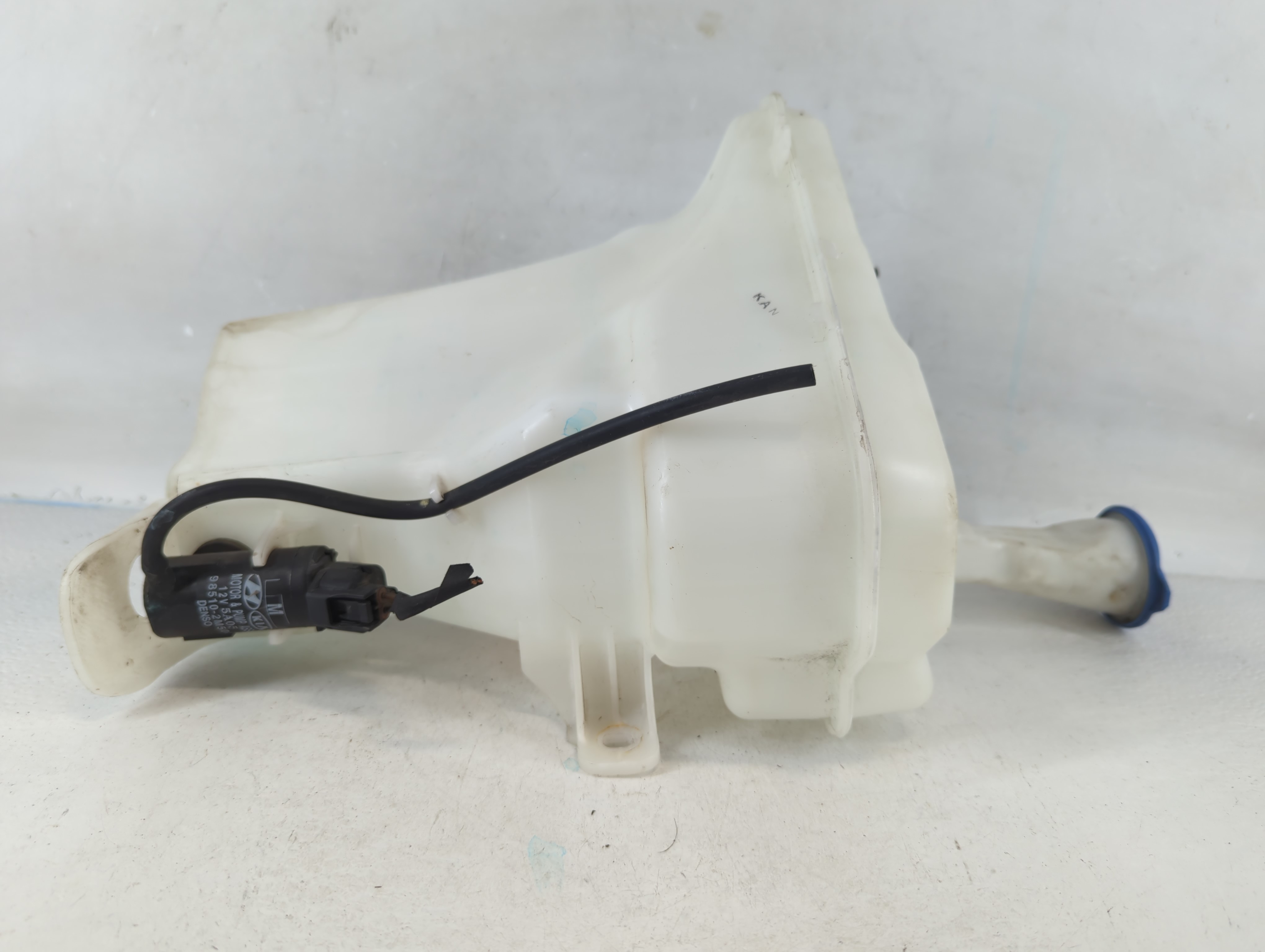2014-2016 Hyundai Elantra Windshield Washer Fluid Reservoir Bottle Oem 813969 - Oemusedautoparts1.com