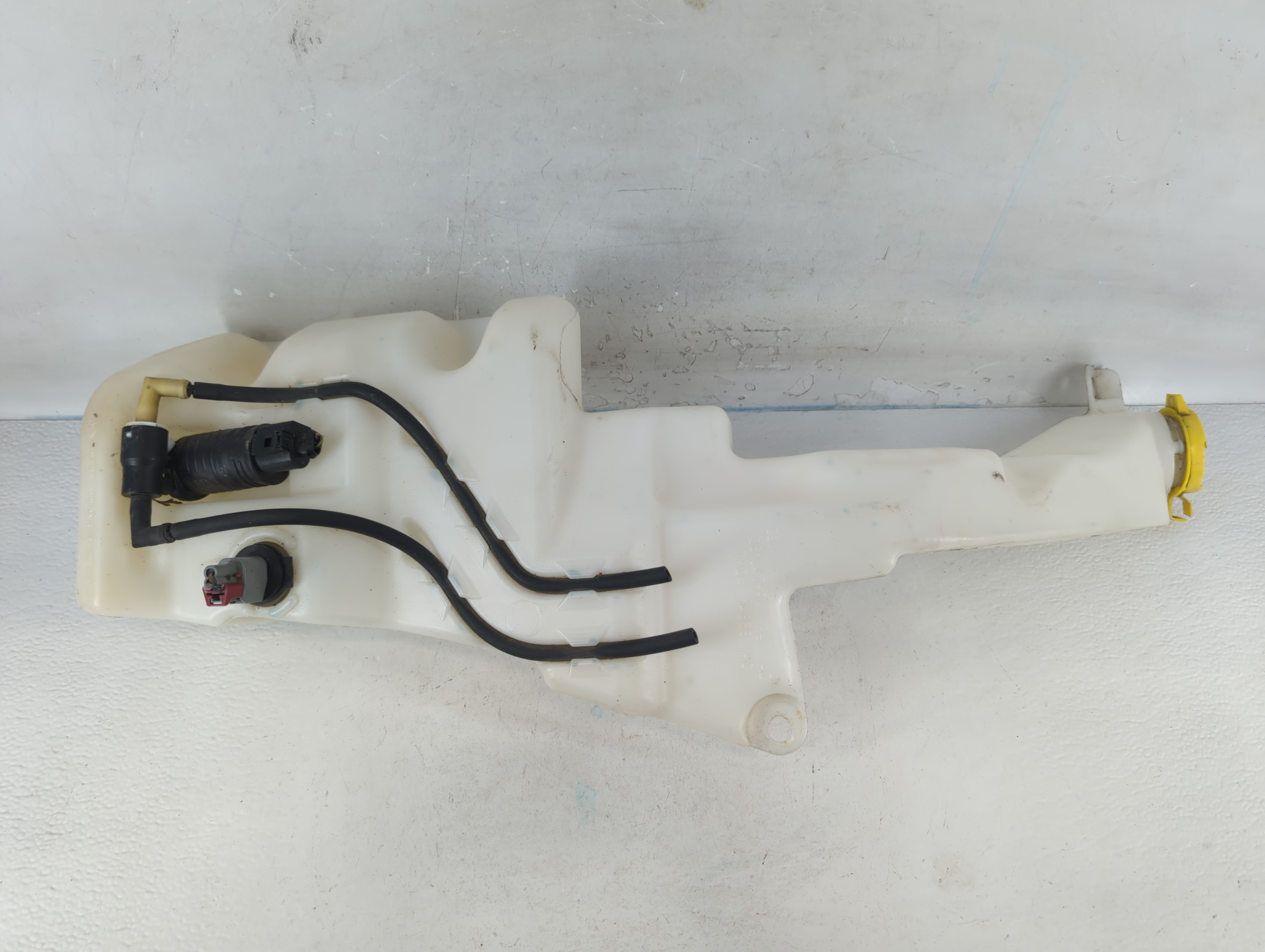 2014-2018 Jeep Cherokee Windshield Washer Fluid Reservoir Bottle Oem 813970 - Oemusedautoparts1.com