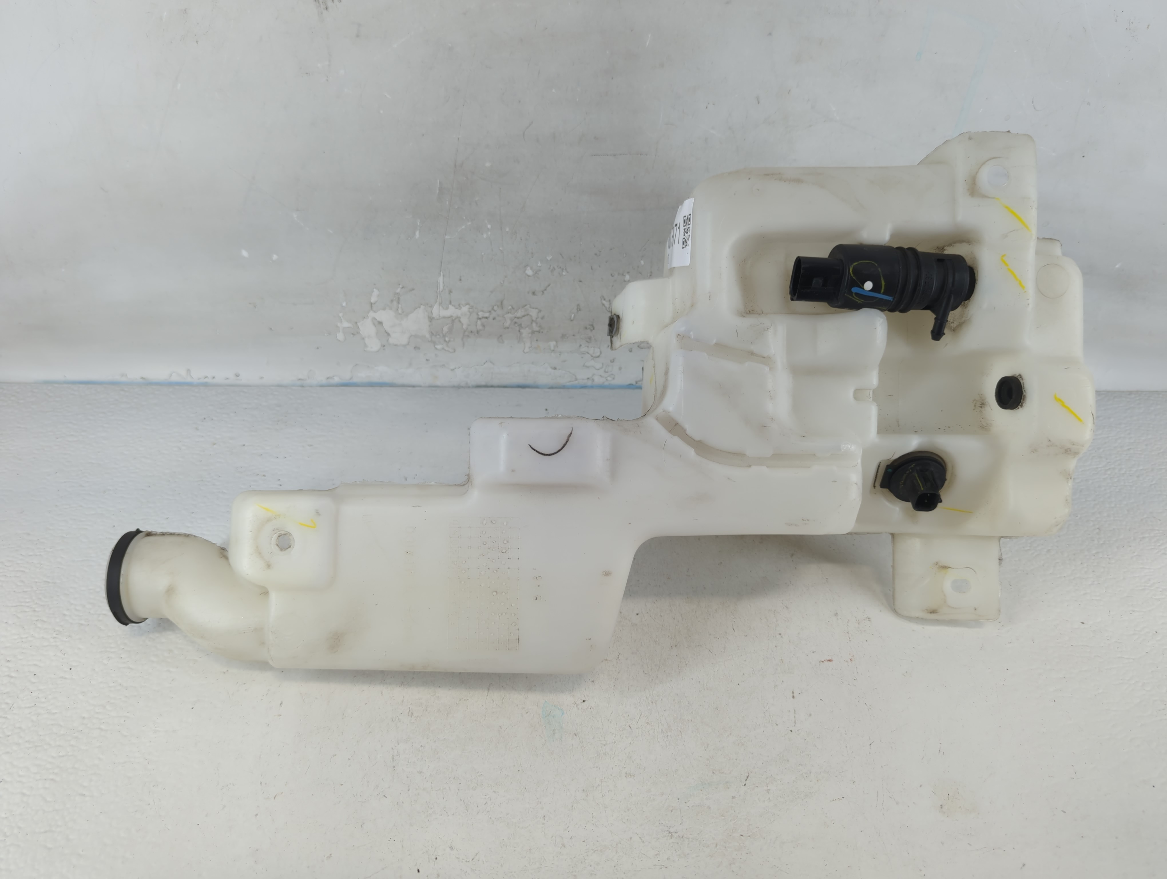 Picture of Chevrolet Suburban 1500 Windshield Washer Fluid Reservoir Bottle Oem 813971