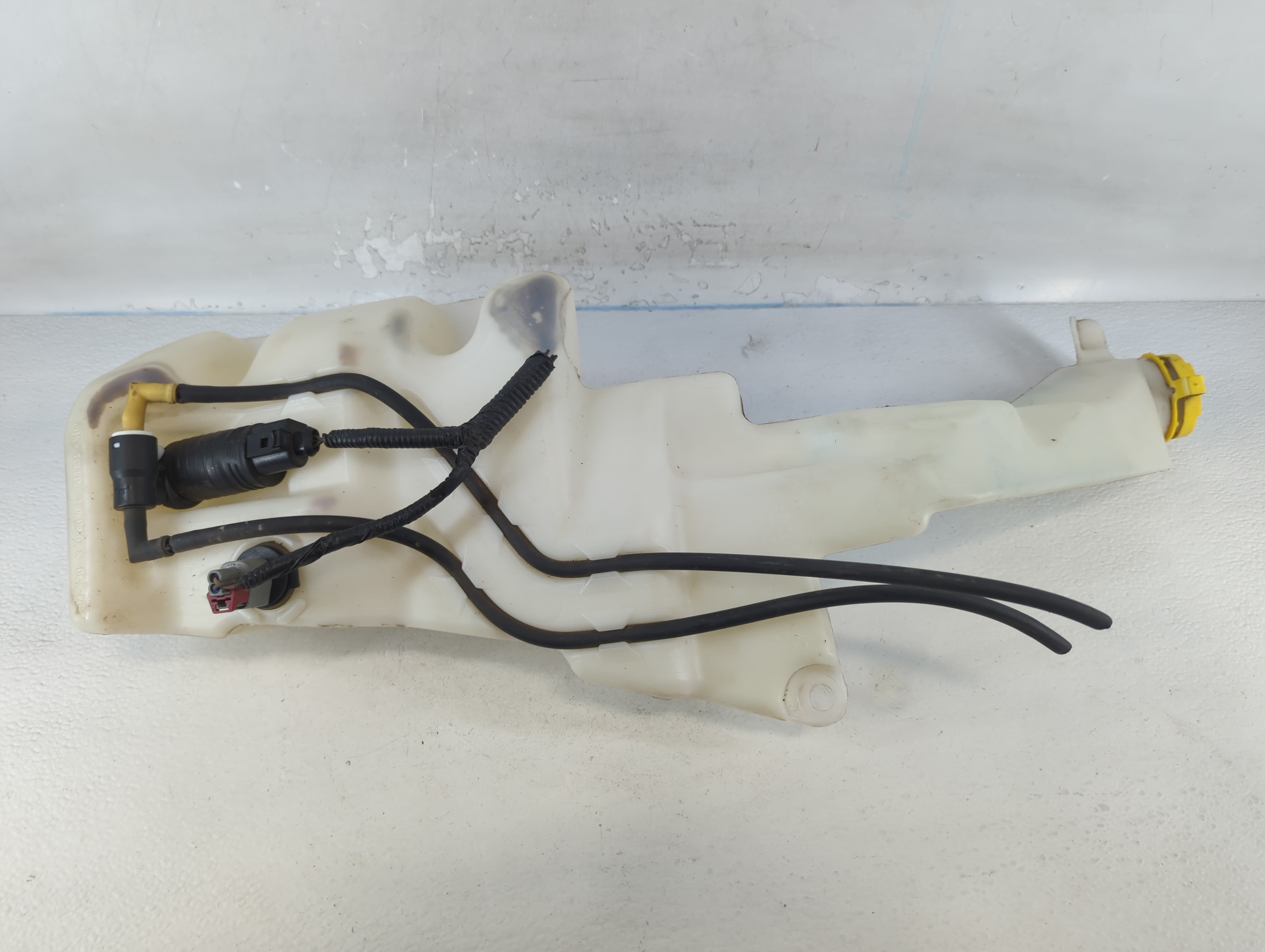 2014-2018 Jeep Cherokee Windshield Washer Fluid Reservoir Bottle Oem 813972 - Oemusedautoparts1.com