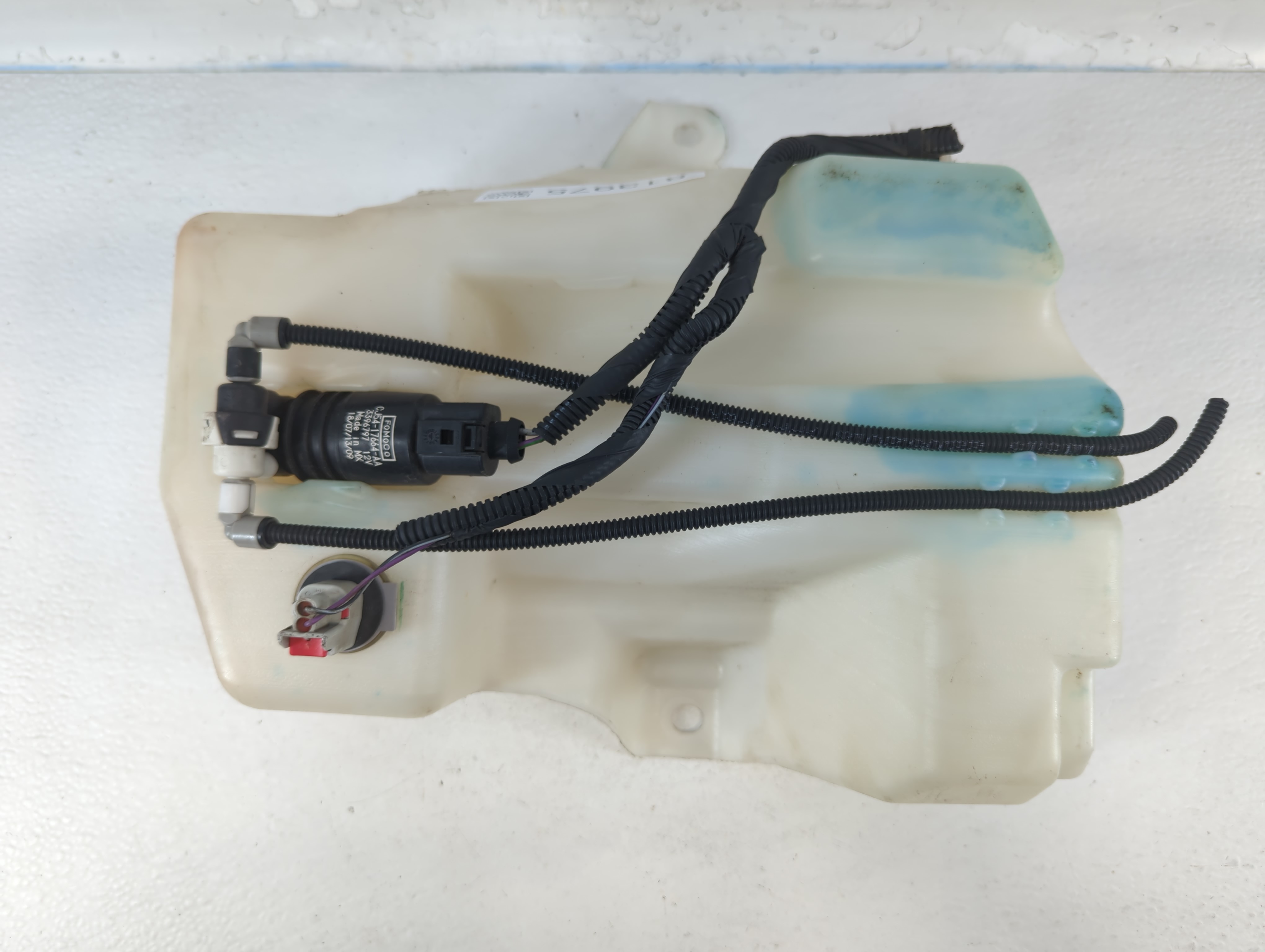 2015-2019 Ford Escape Windshield Washer Fluid Reservoir Bottle Oem 813975 - Oemusedautoparts1.com