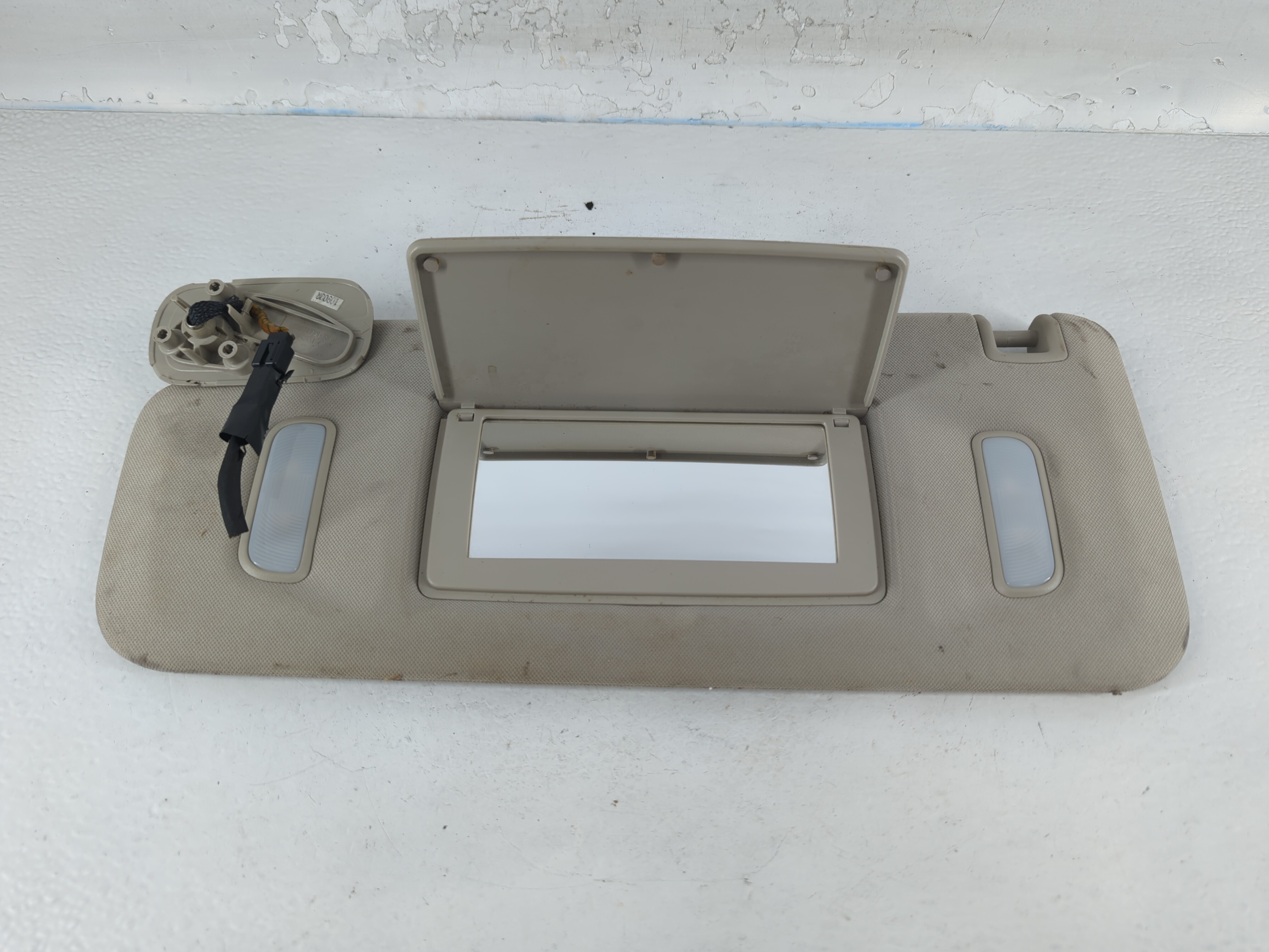 2016-2018 Cadillac Ct6 Driver Sun Visor Mirror Left Sunvisor Grey 813992 - Oemusedautoparts1.com