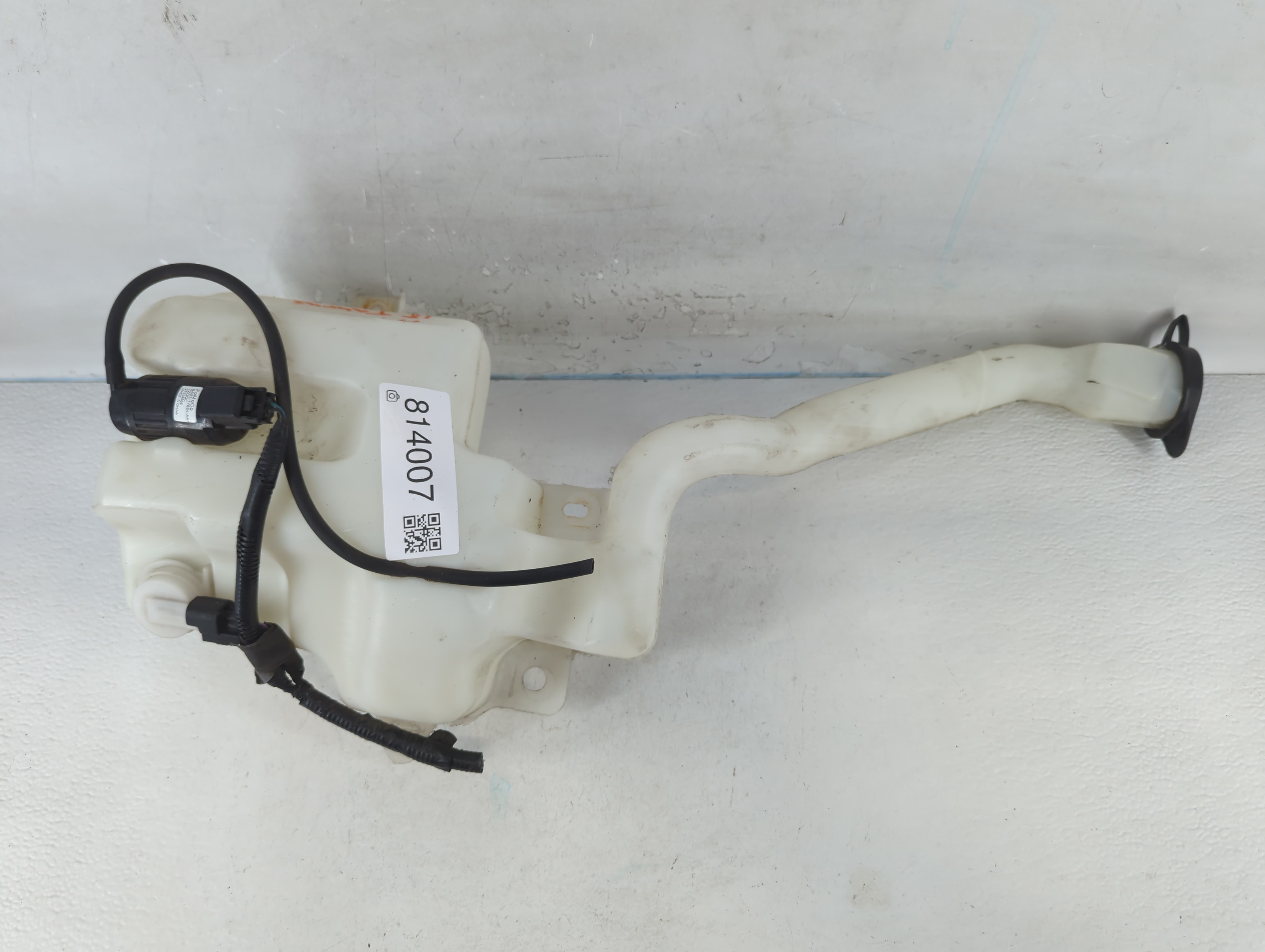 2013-2019 Ford Taurus Windshield Washer Fluid Reservoir Bottle Oem 814007 - Oemusedautoparts1.com