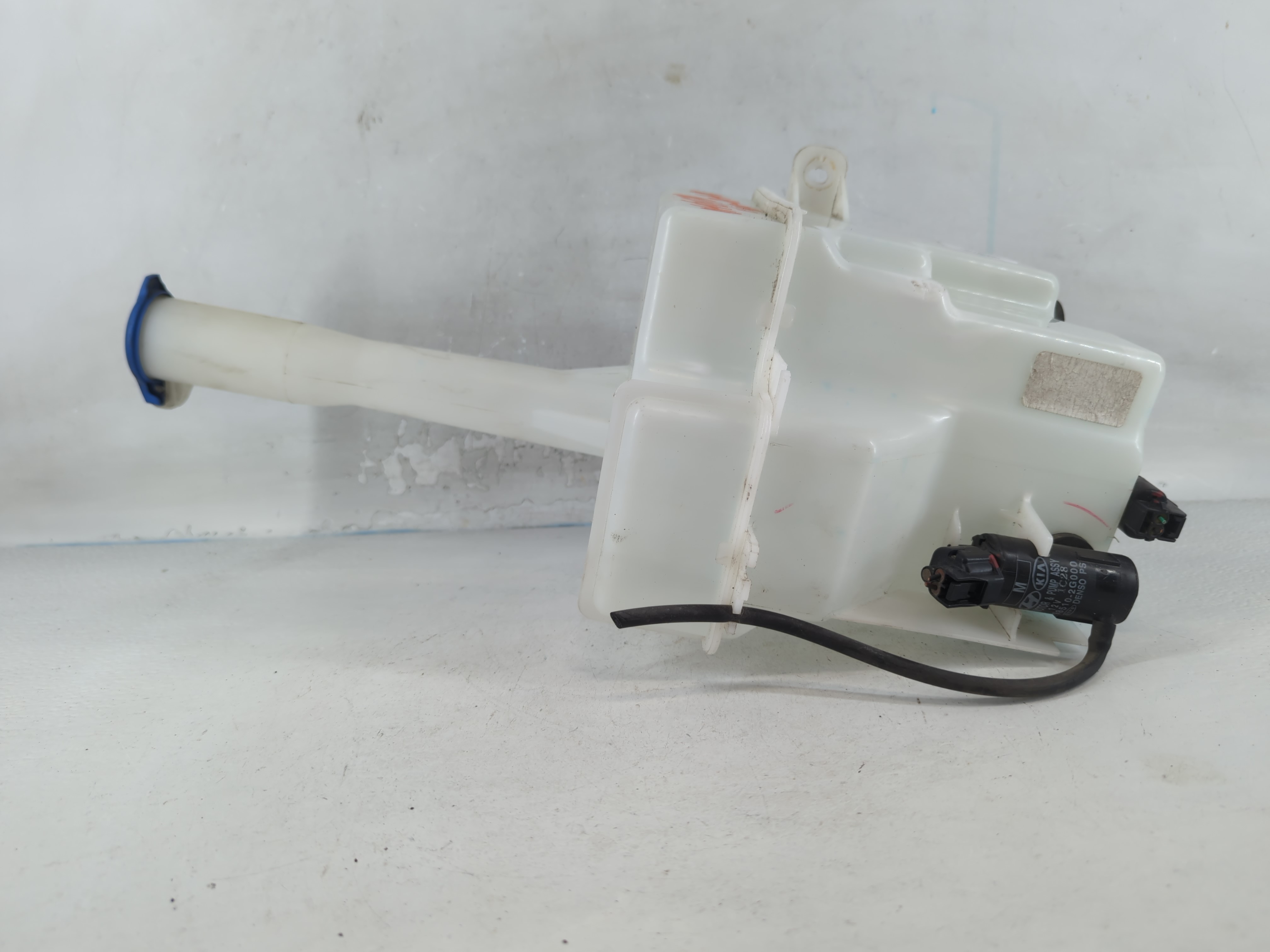 2011-2015 Hyundai Sonata Windshield Washer Fluid Reservoir Bottle Oem 814031 - Oemusedautoparts1.com