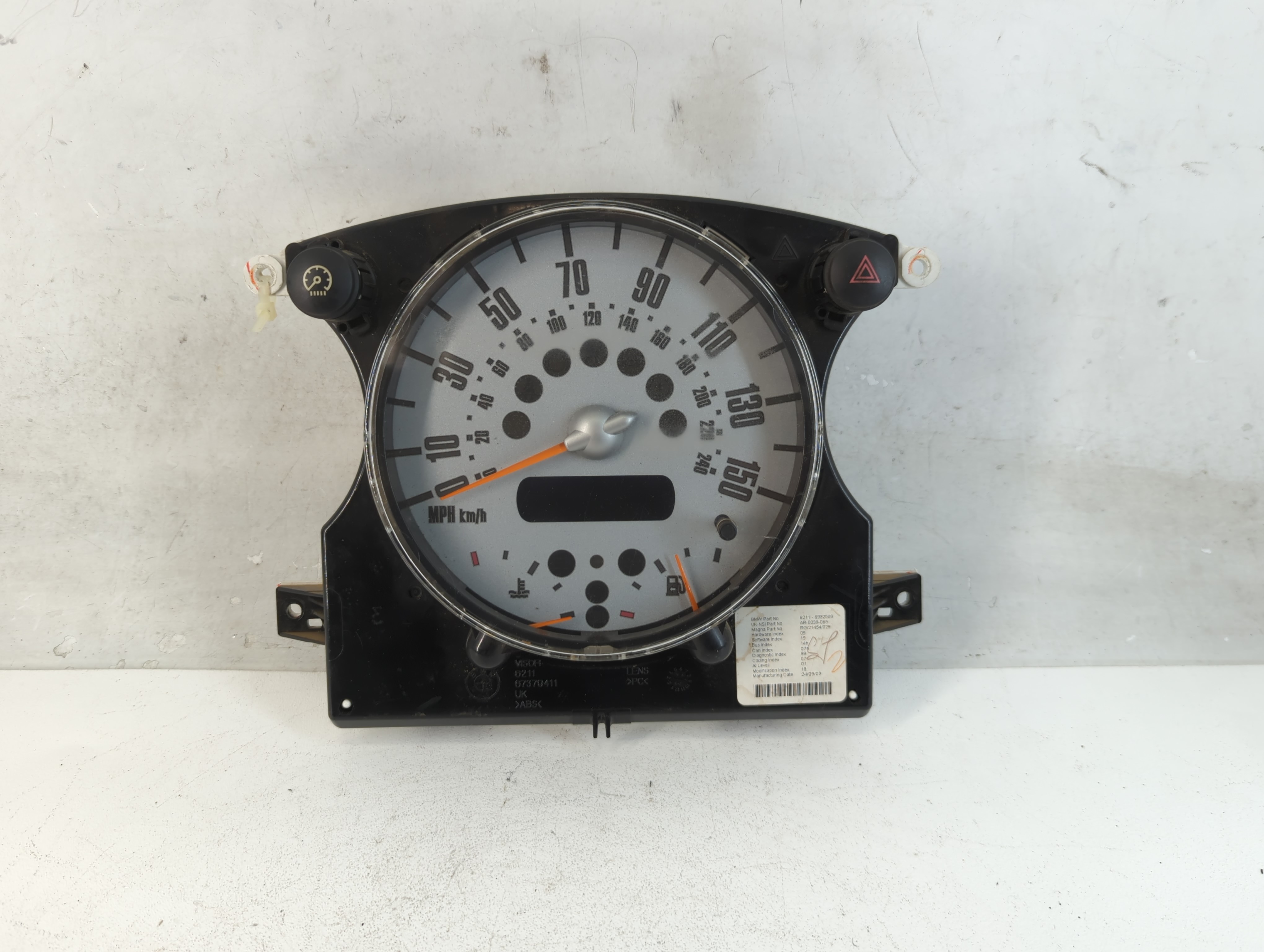 2004 Mini Cooper Speedometer Instrument Cluster Gauges 6211-6932508 814052 - Oemusedautoparts1.com