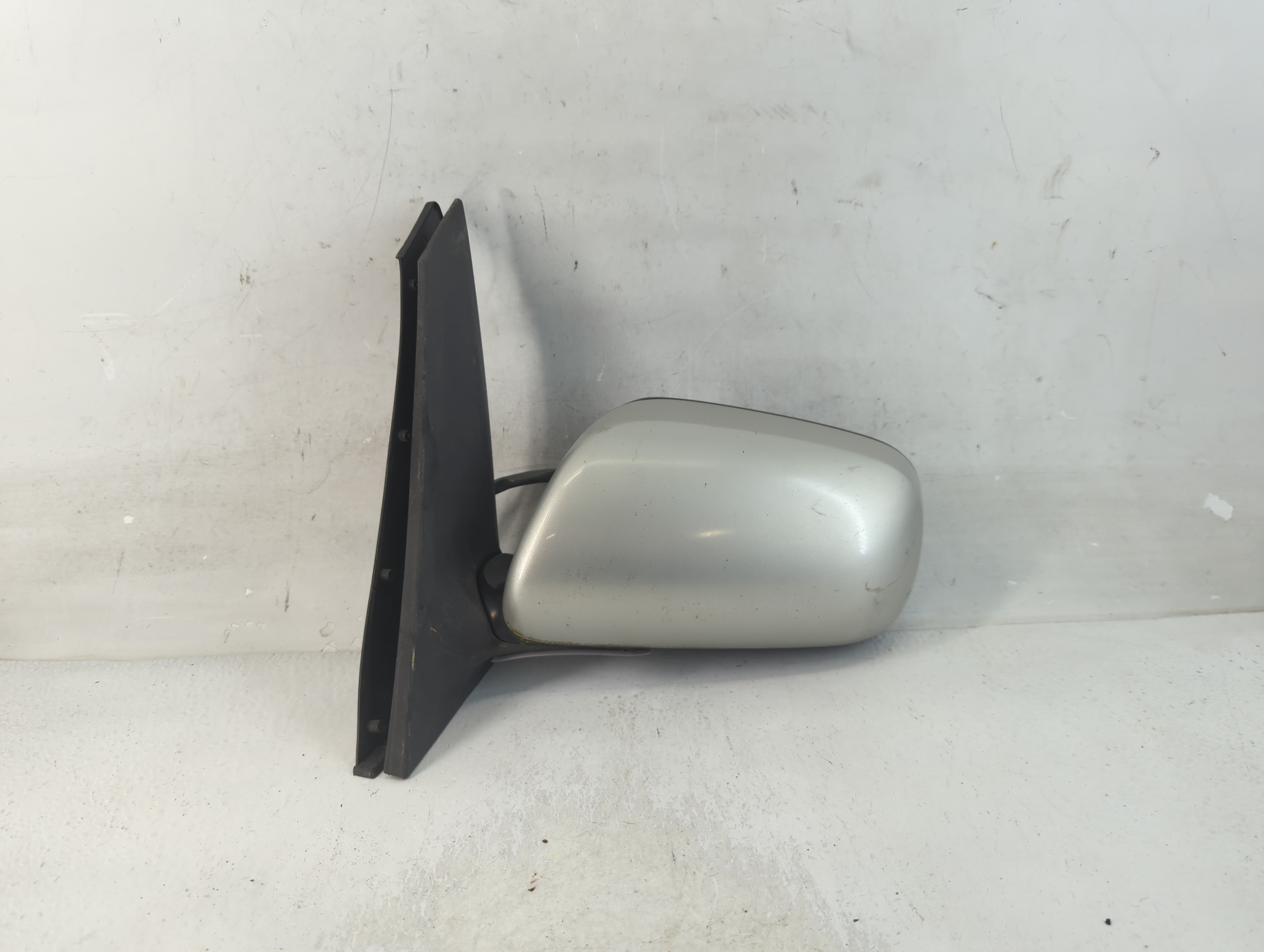 2004-2009 Toyota Prius Driver Left Side View Manual Door Mirror Silver 814059 - Oemusedautoparts1.com