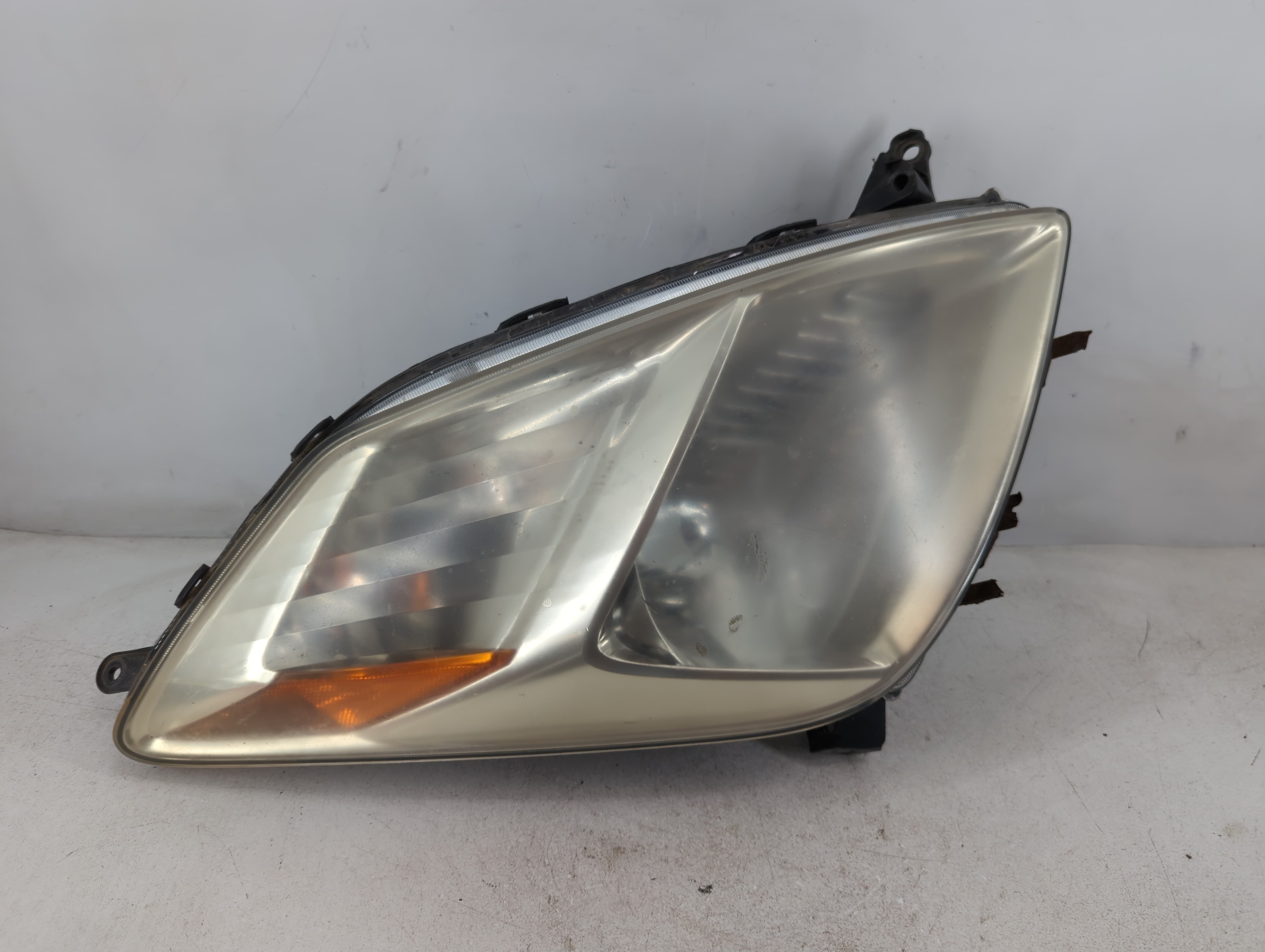 Picture of 2004-2005 Toyota Prius Driver Left Oem Head Light Headlight Lamp 814068
