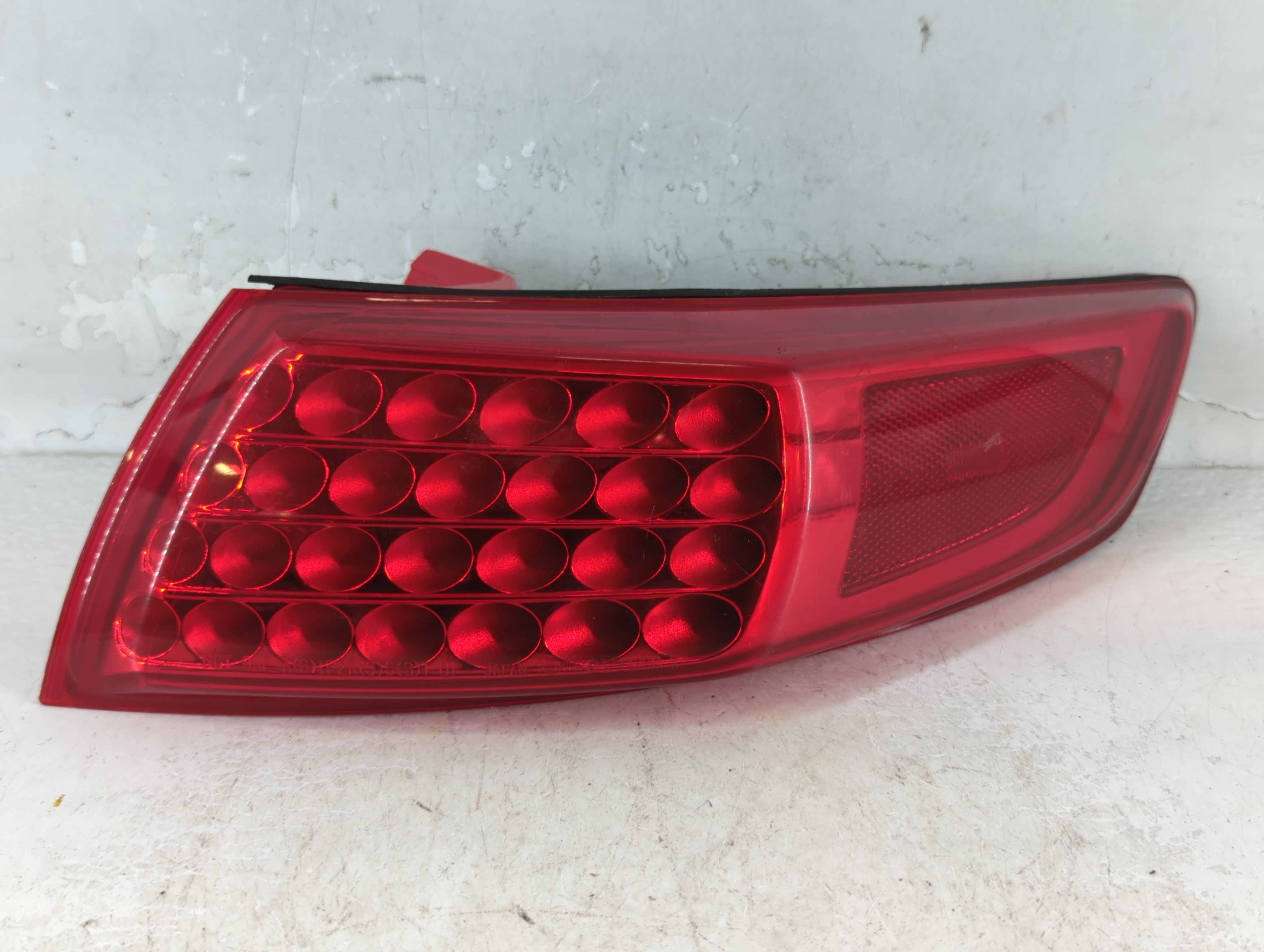 Picture of 2003-2008 Infiniti Fx35 Passenger Right Side Tail Light Taillight Oem 814709