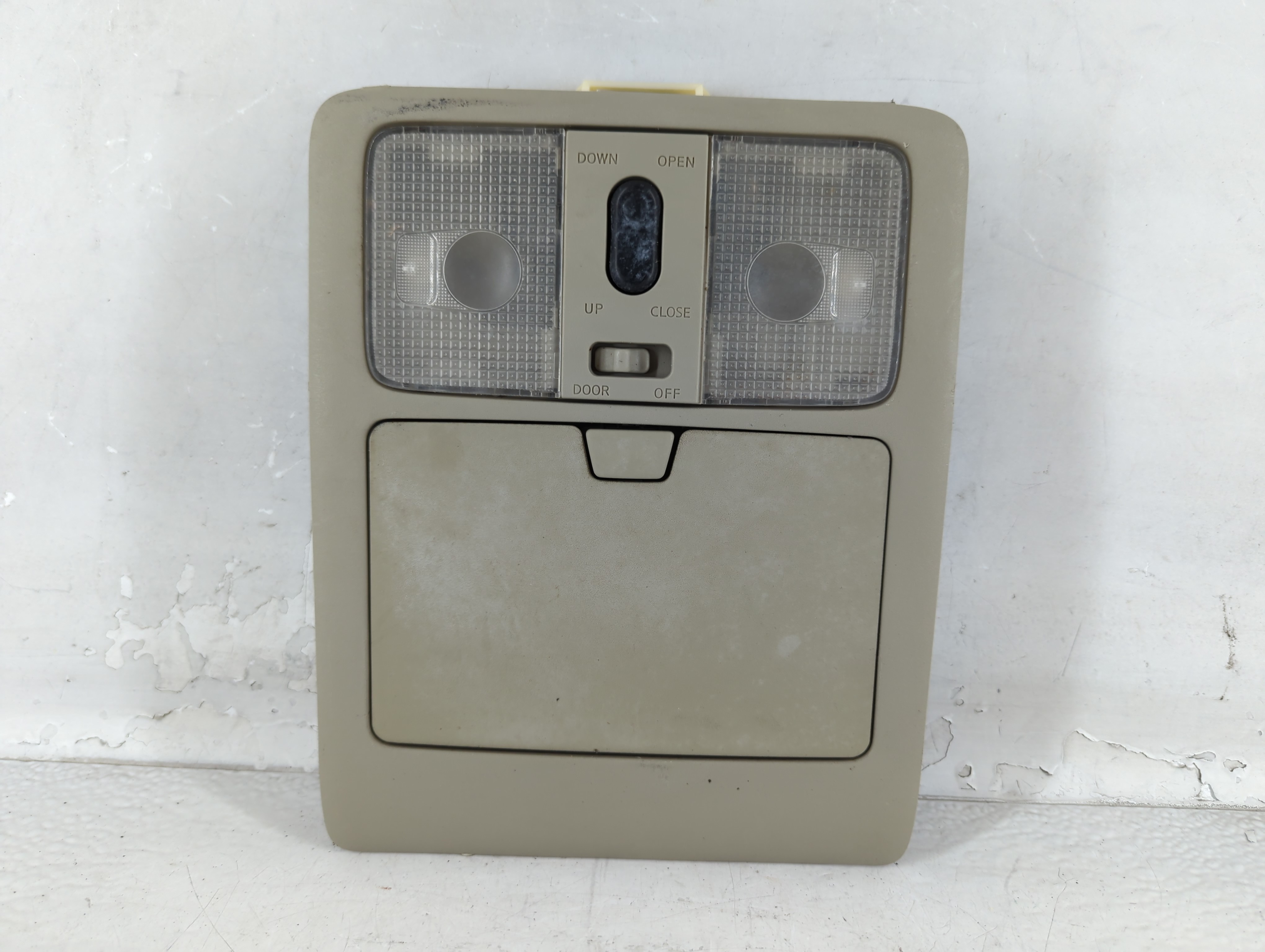 2003-2005 Infiniti Fx35 Overhead Roof Console Interior Dome Light 814765 - Oemusedautoparts1.com