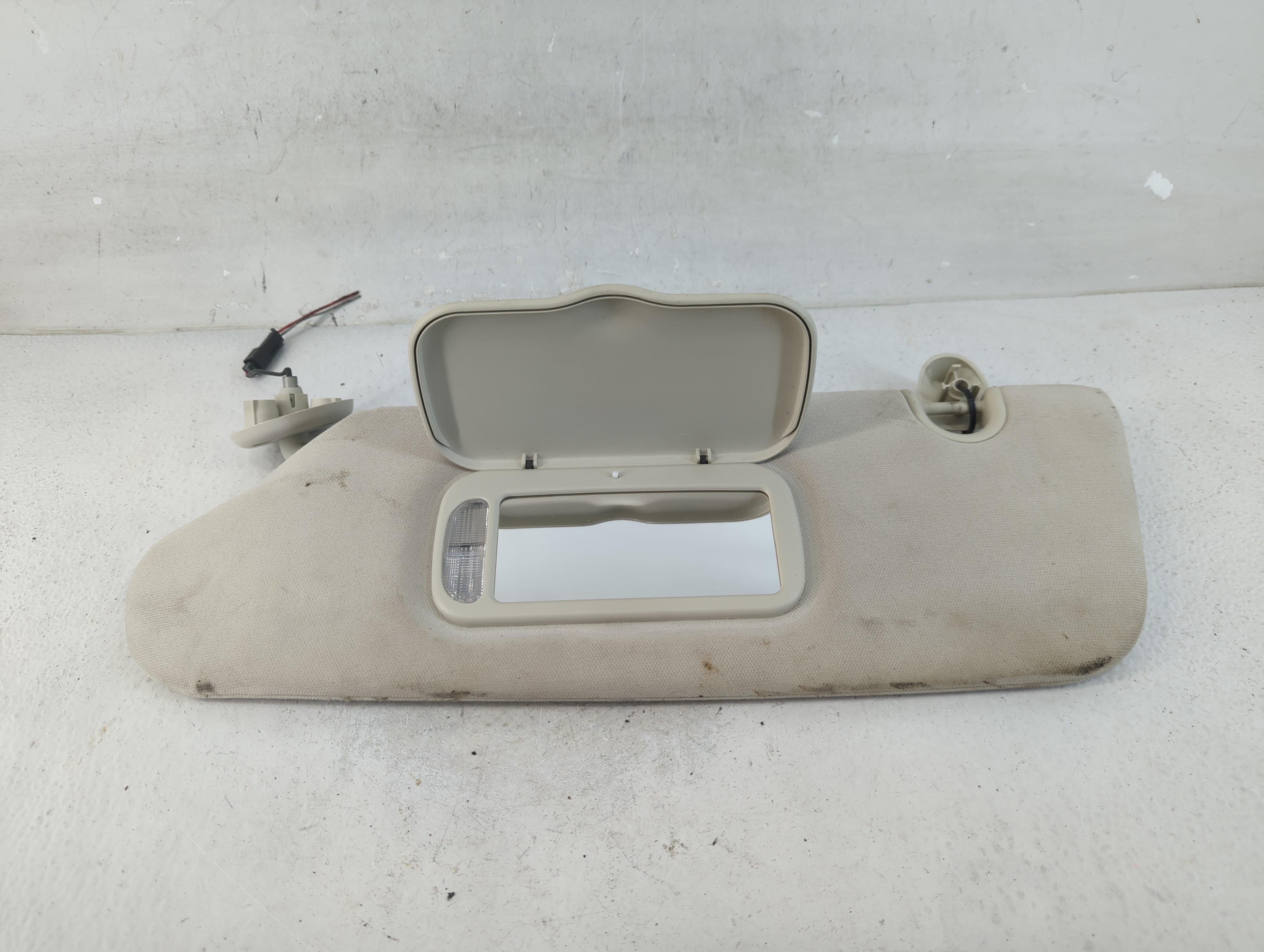 Picture of 2008 Chrysler Town & Country Passenger Sun Visor Mirror Right Sunvisor 814991