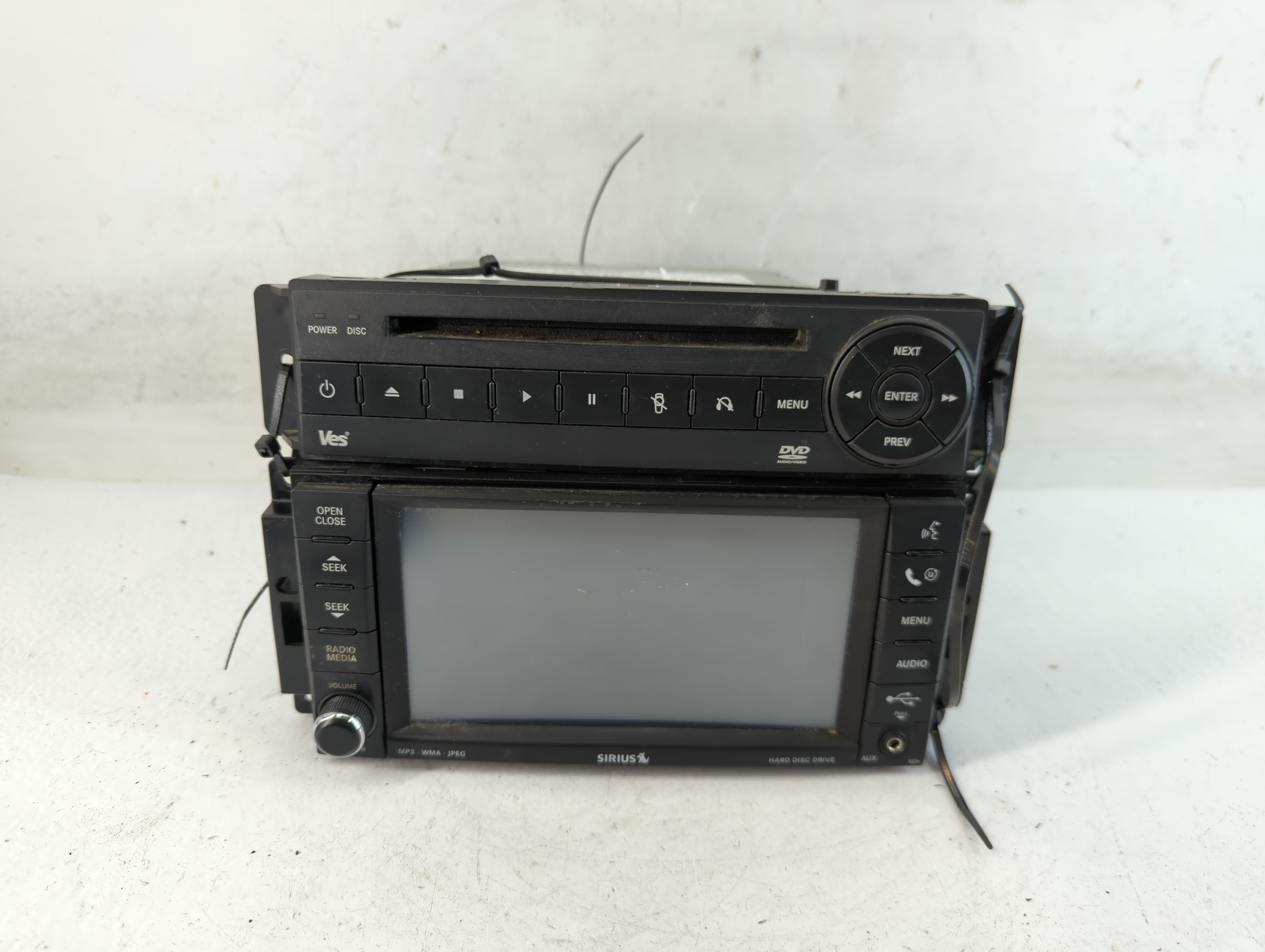 Picture of 2008-2008 Chrysler Town & Country Am Fm Cd Player Radio Receiver 815000