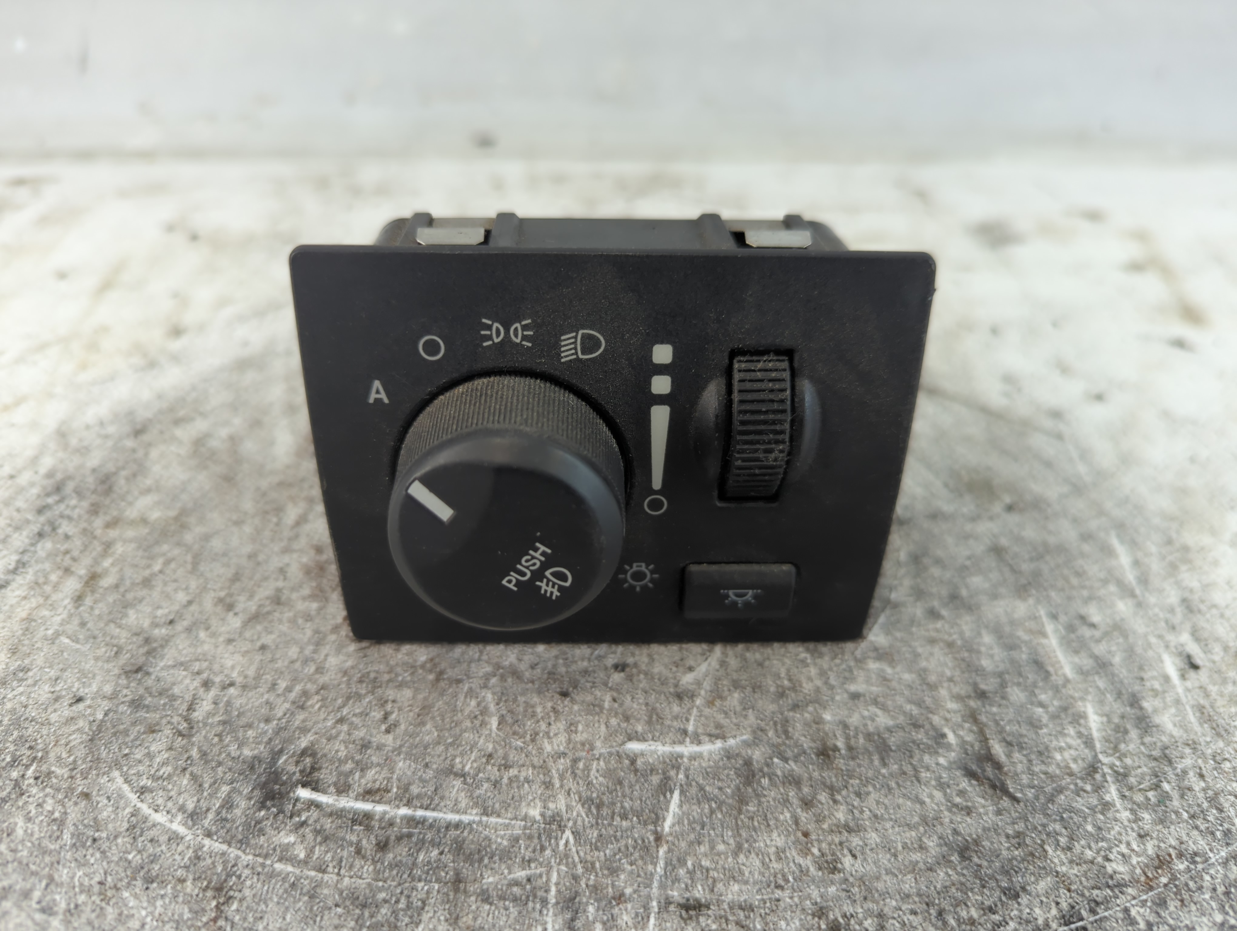 Picture of 2005 Chrysler Town & Country Headlight Head Light Switch Lamp Control 815040
