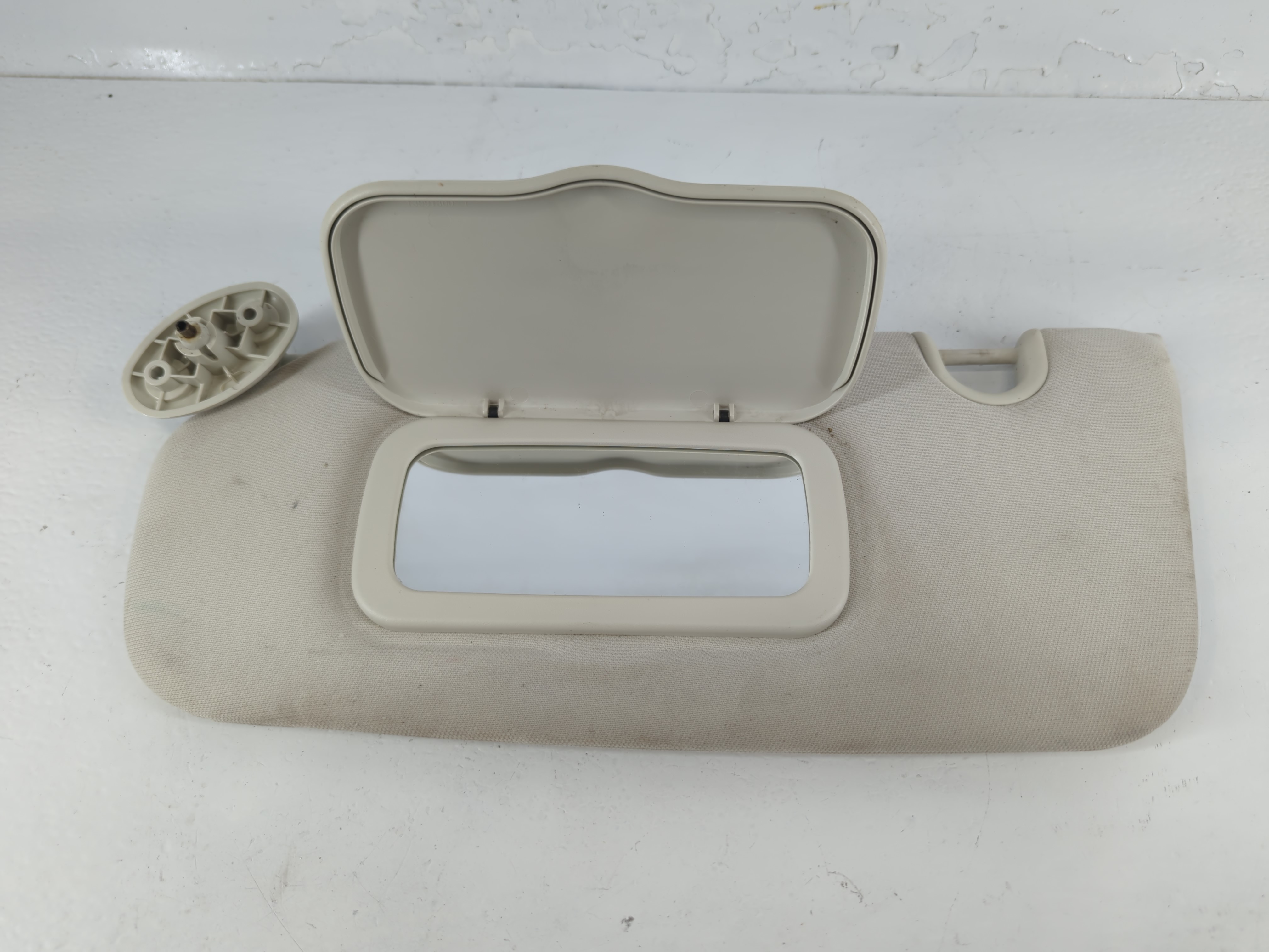 Picture of 2007-2008 Dodge Caliber Driver Sun Visor Mirror Left Sunvisor 815062