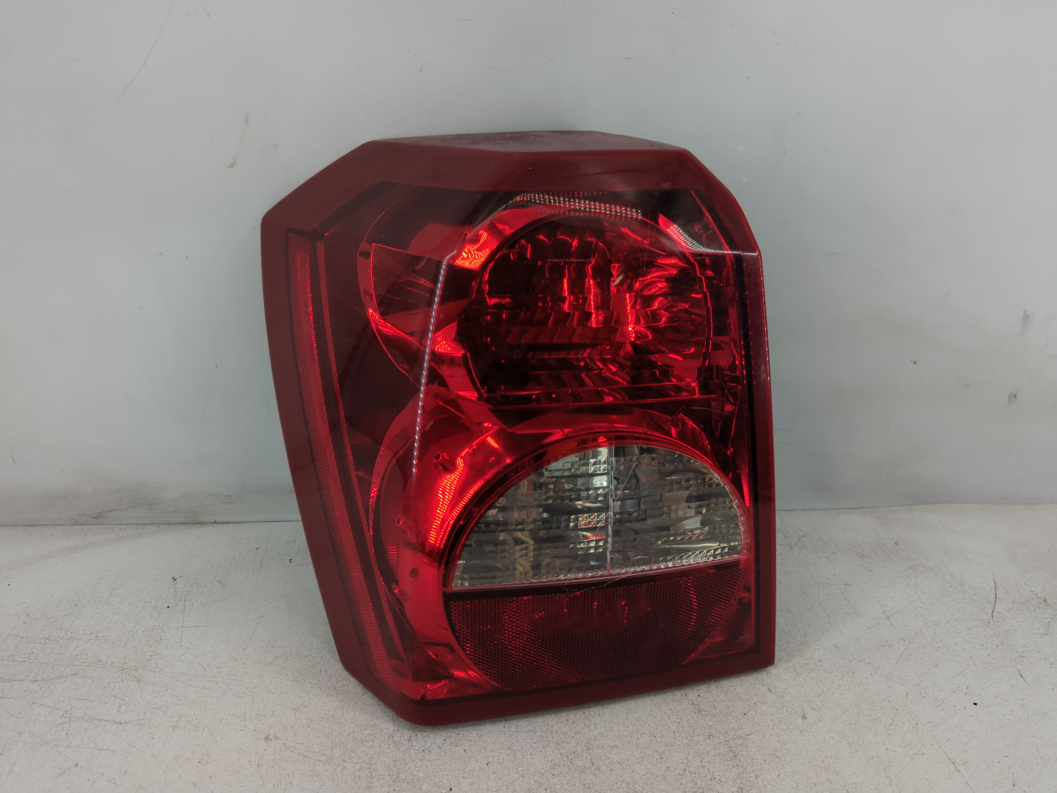 Picture of 2007-2007 Dodge Caliber Passenger Right Side Tail Light Taillight Oem 815066