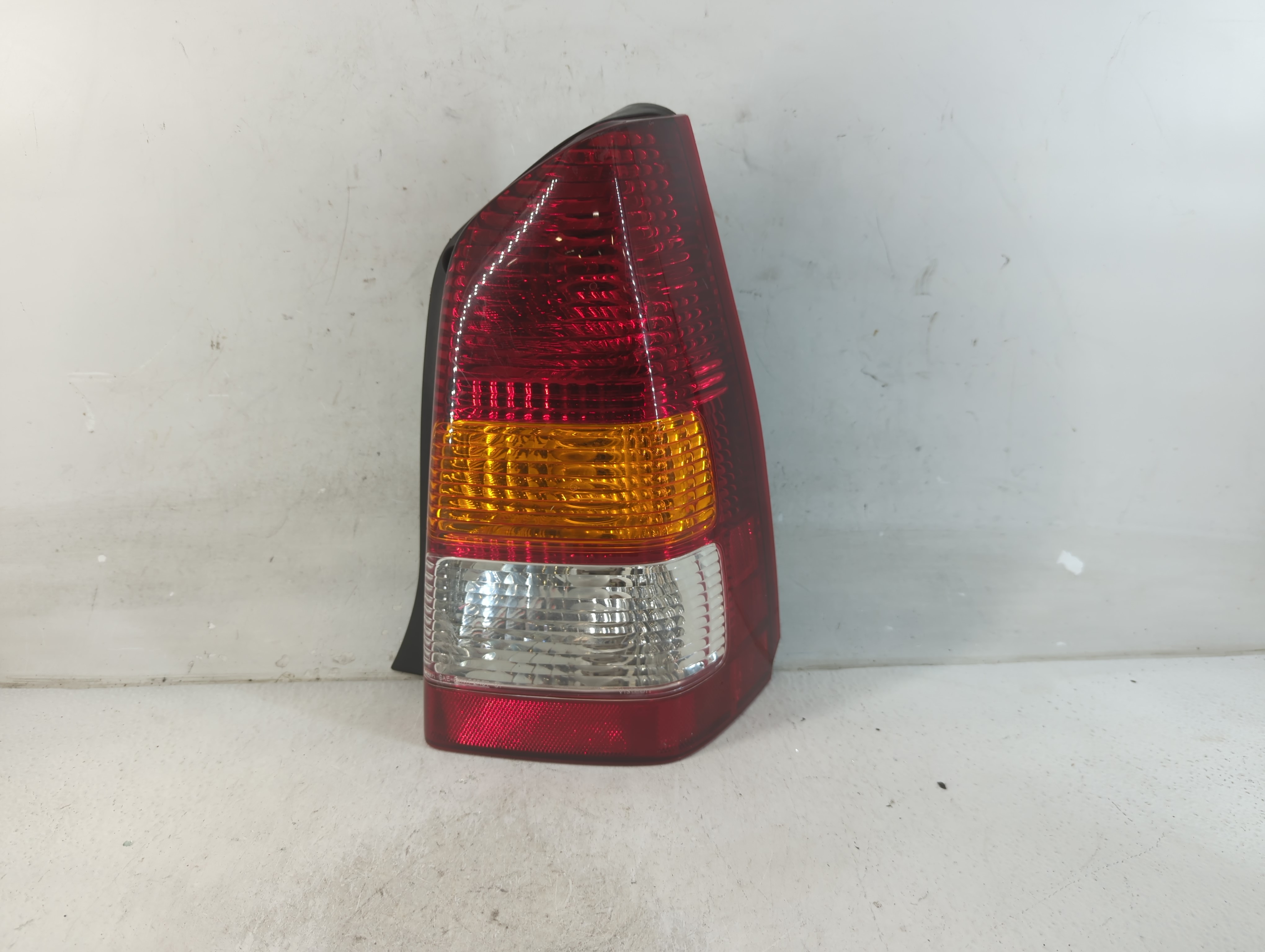 2001-2004 Mazda Tribute Passenger Right Side Tail Light Taillight Oem 815137 - Oemusedautoparts1.com