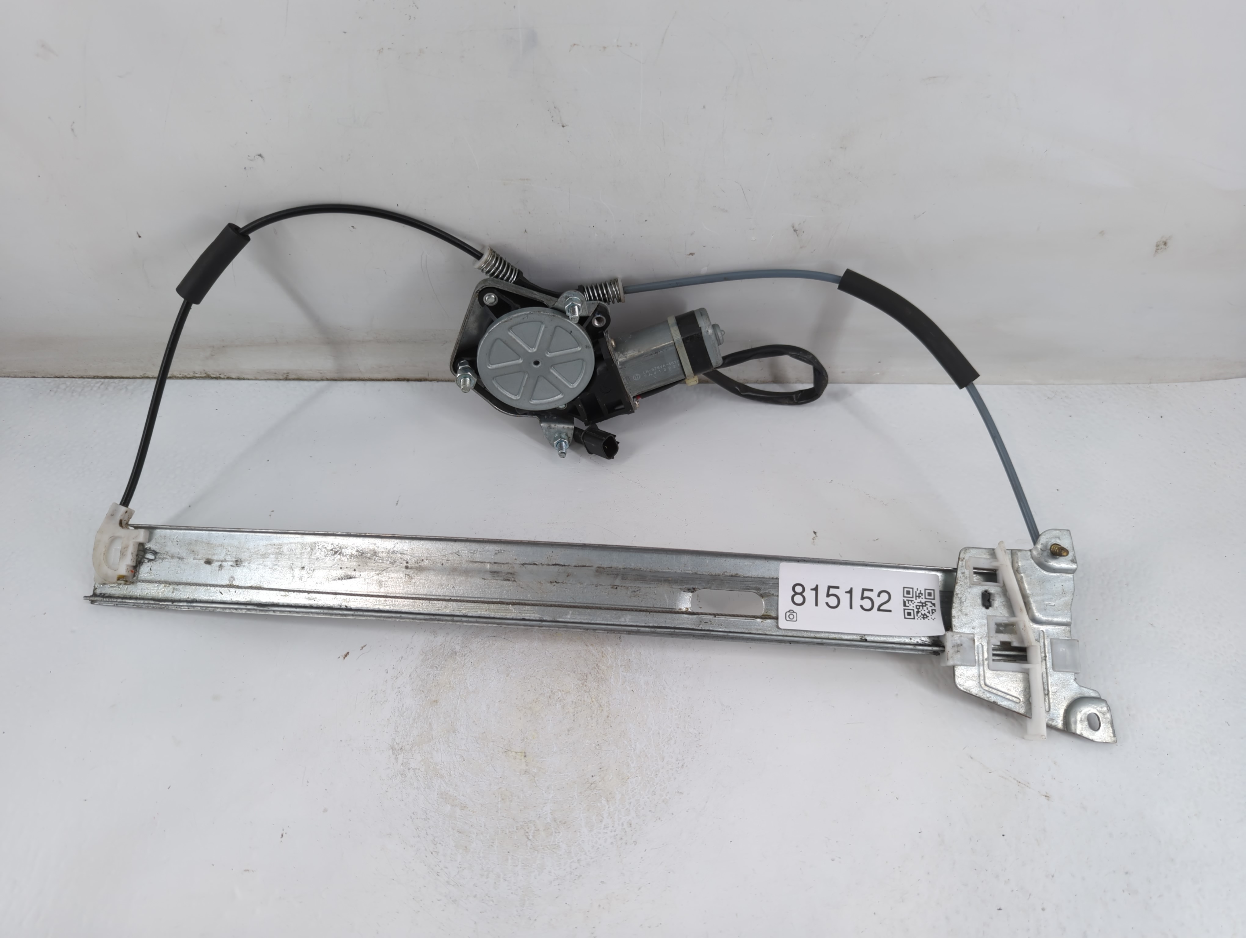 2001-2006 Mazda Tribute Driver Left Front Window Regulator 815152 - Oemusedautoparts1.com