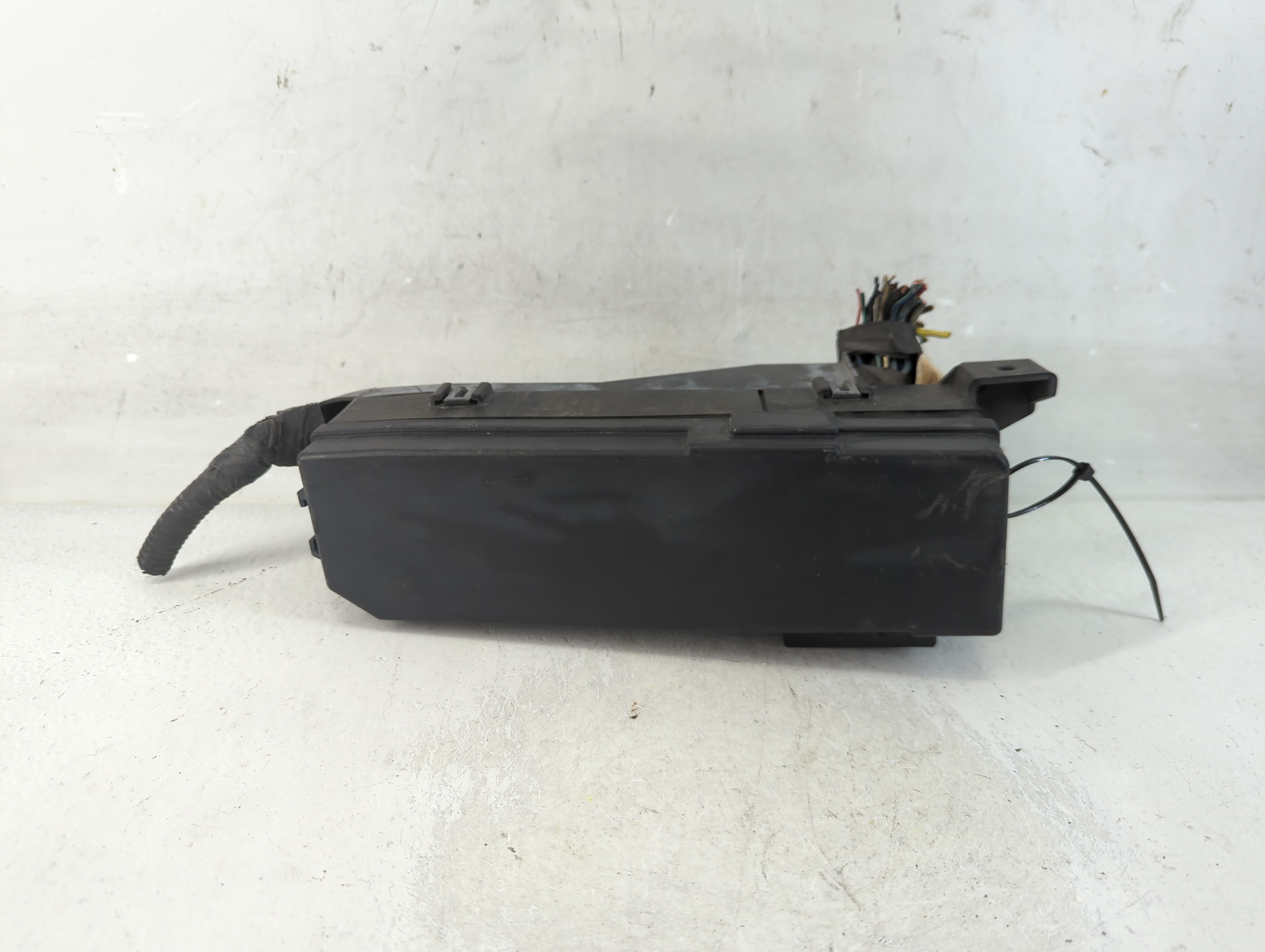 2001-2004 Mazda Tribute Fusebox Fuse Box Relay Module 815157 - Oemusedautoparts1.com