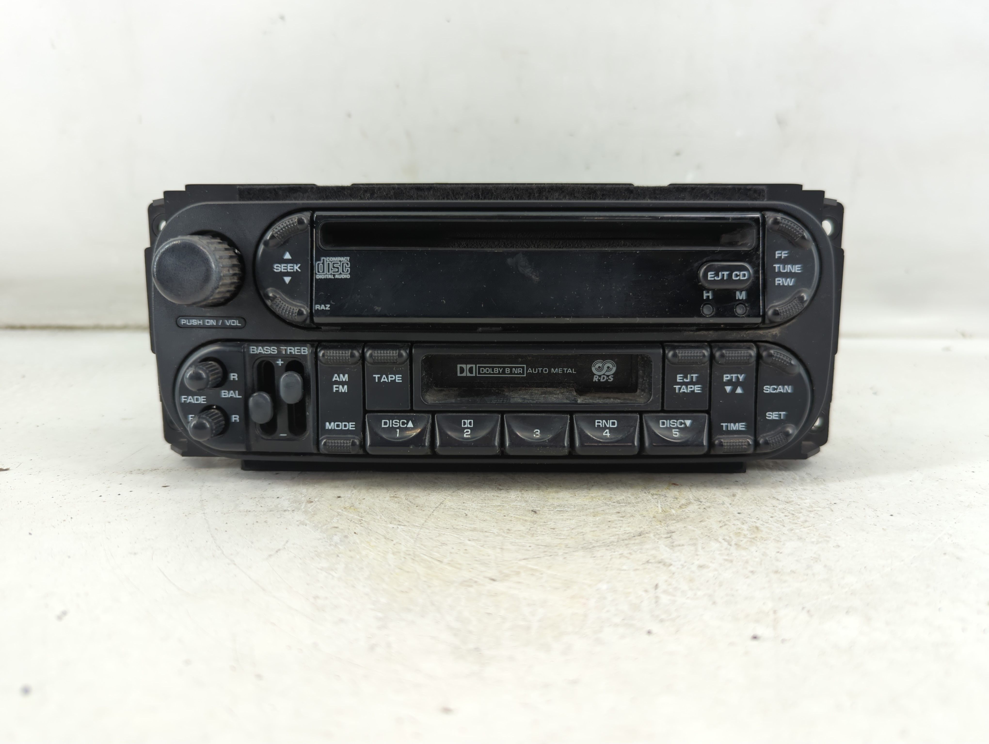 2002-2005 Dodge Ram 1500 Am Fm Cd Player Radio Receiver 815217 - Oemusedautoparts1.com