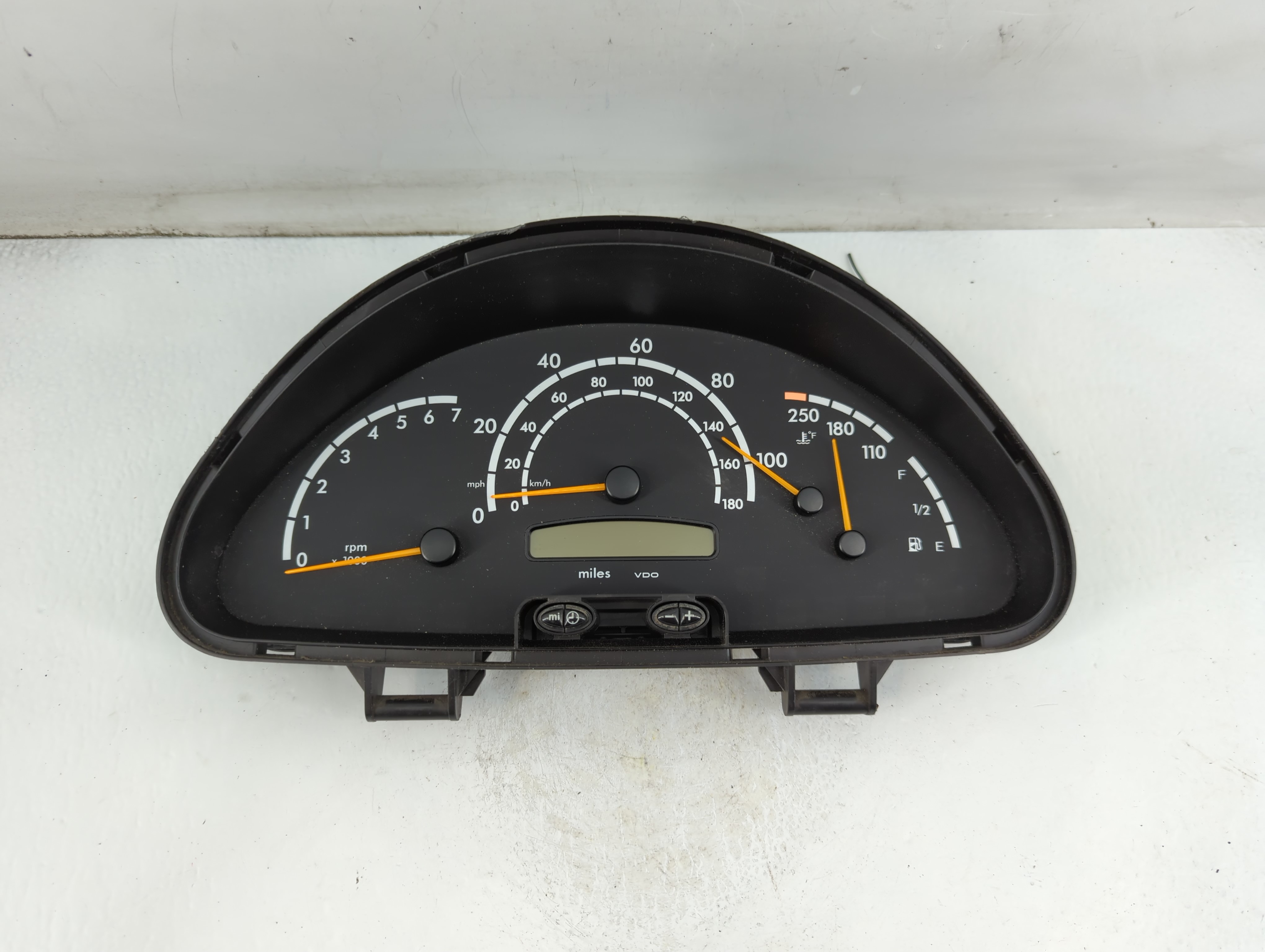 2006 Dodge Sprinter 2500 Speedometer Instrument Cluster Gauges 815498 - Oemusedautoparts1.com