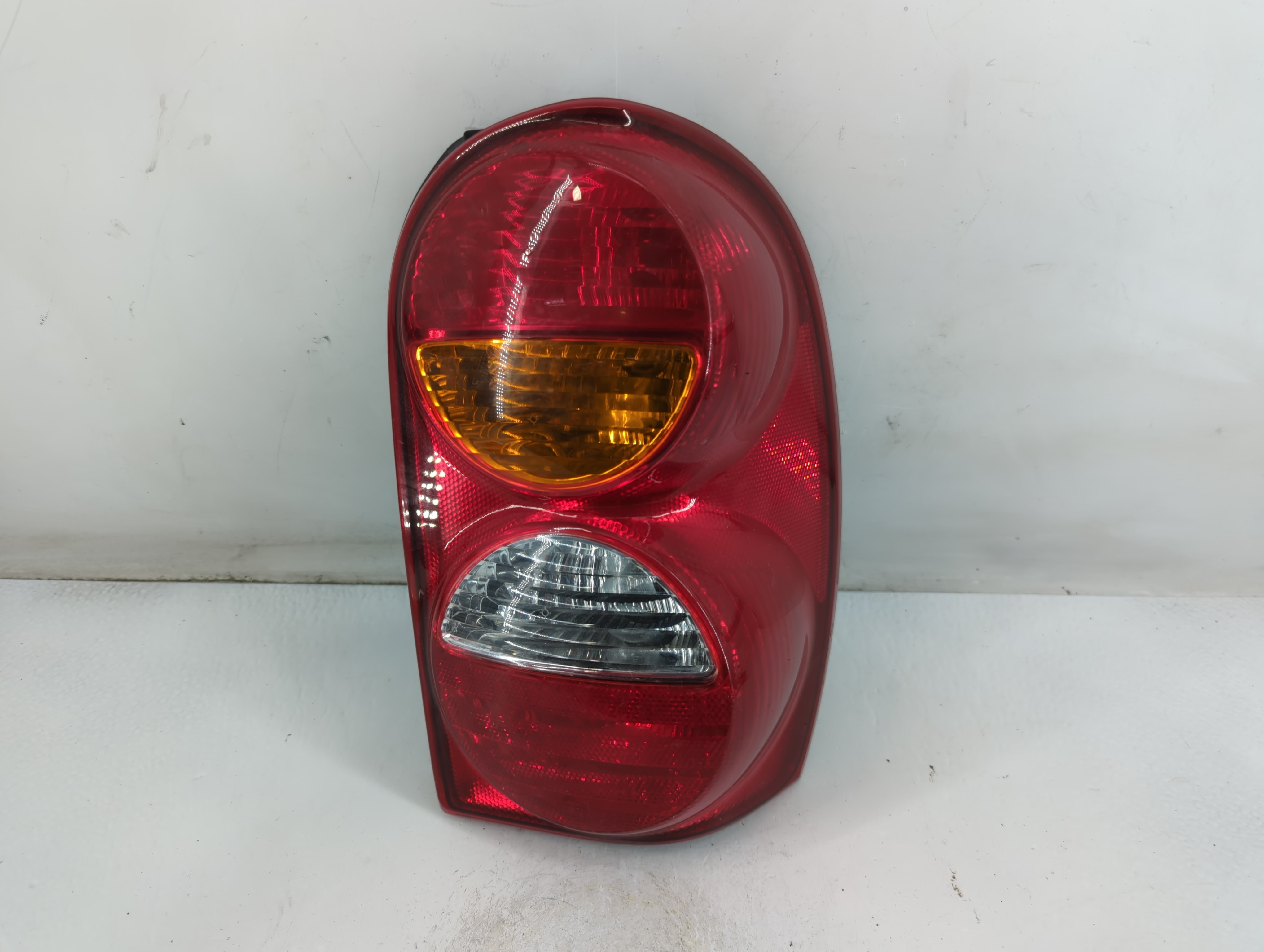 Picture of 2002-2004 Jeep Liberty Passenger Right Side Tail Light Taillight Oem 815636