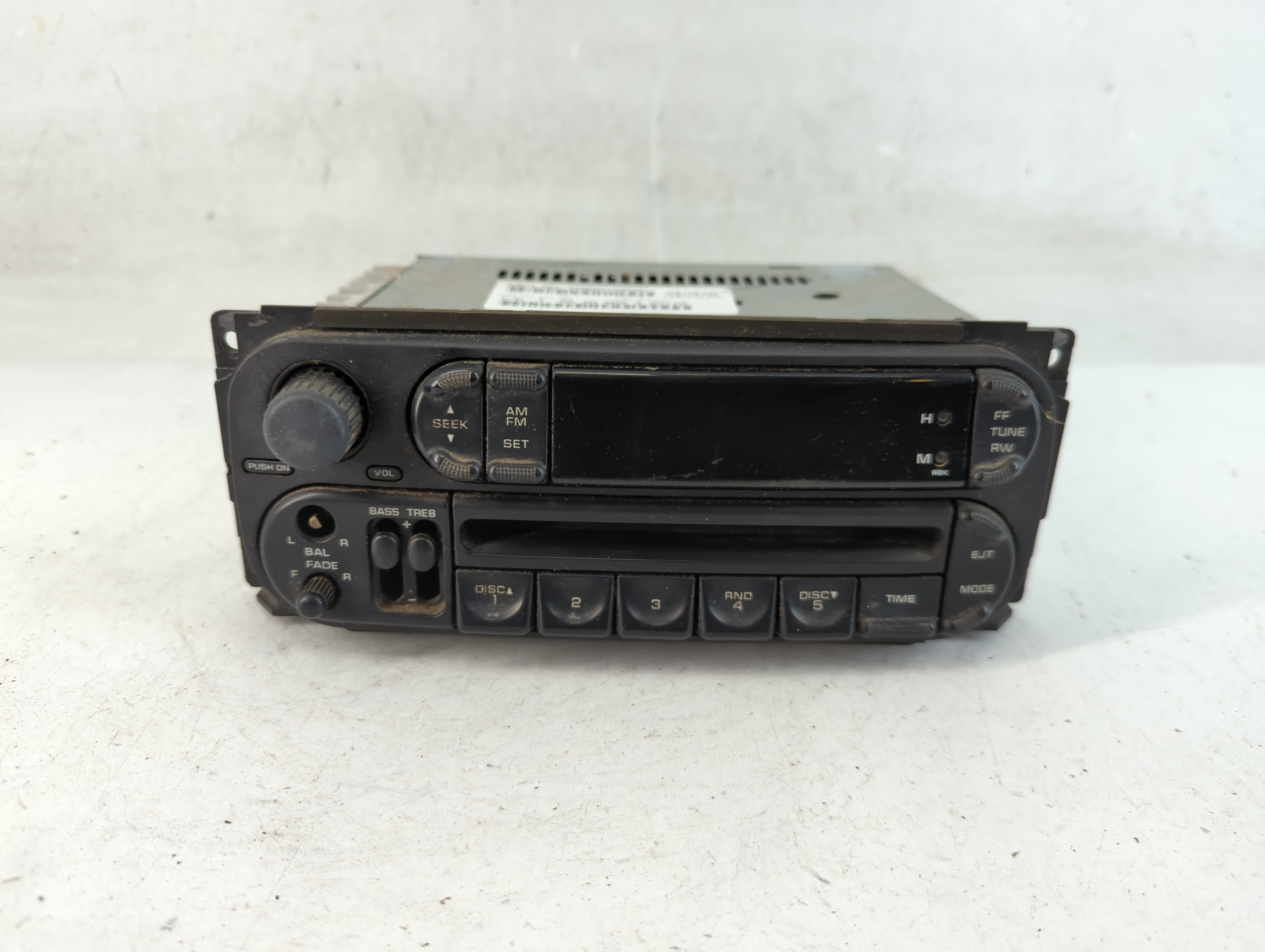 Picture of 2002-2004 Jeep Liberty Am Fm Cd Player Radio Receiver 815642
