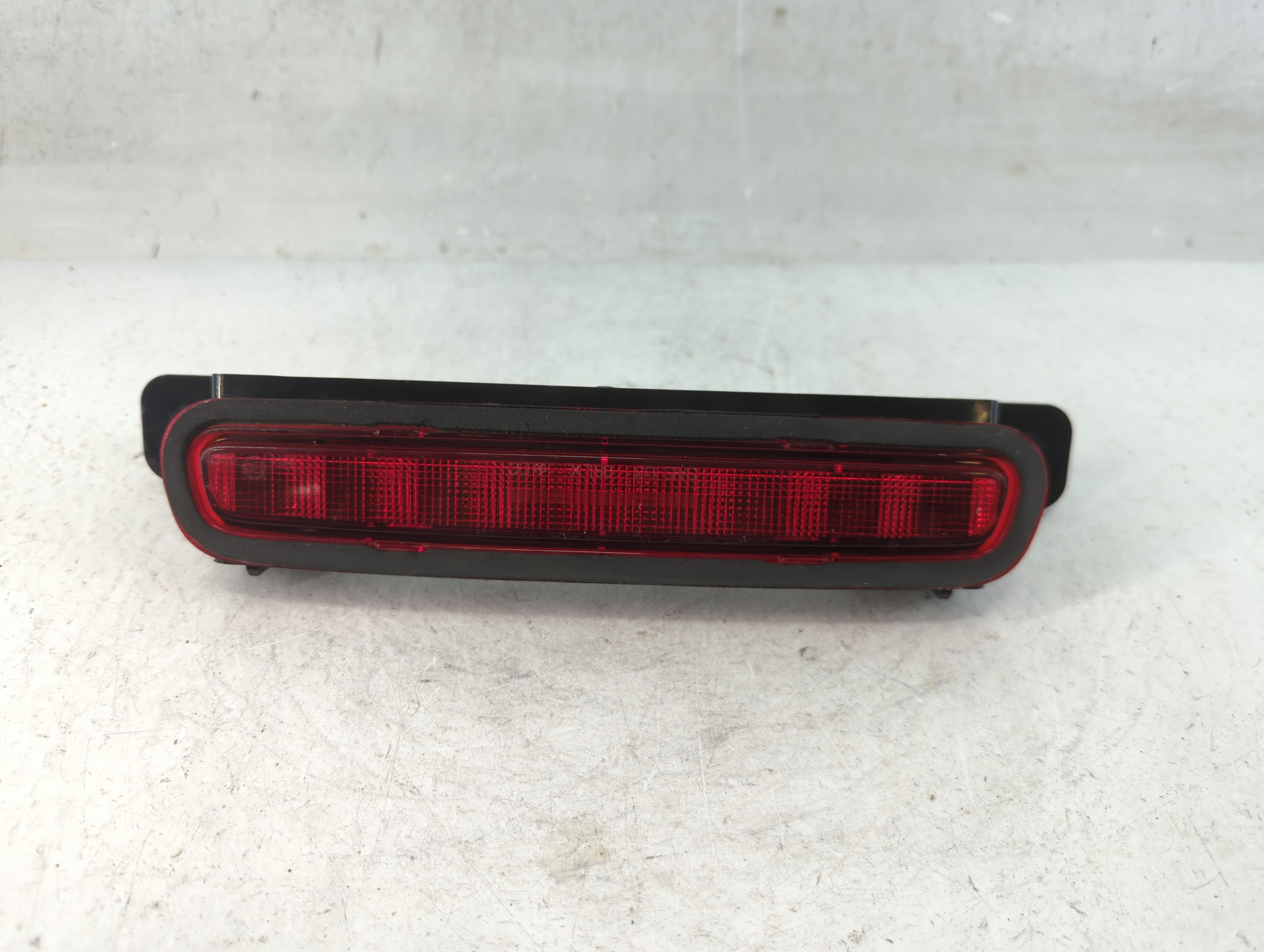 Picture of 2010 Chrysler 300 Third Brake Light Tail Light 815831
