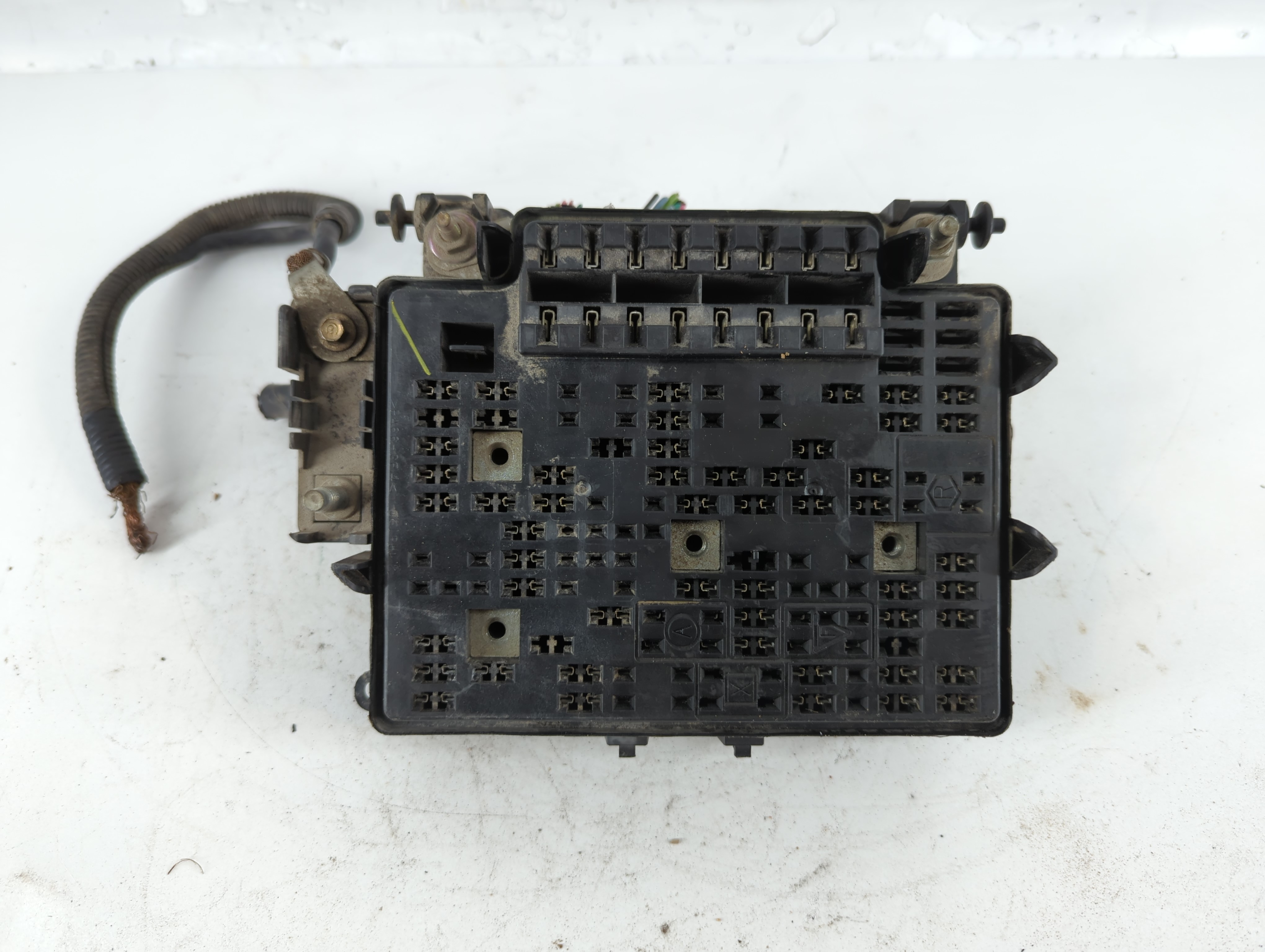 2000-2002 Chevrolet Tahoe Fusebox Fuse Box Relay Module 1219365-09 816123 - Oemusedautoparts1.com