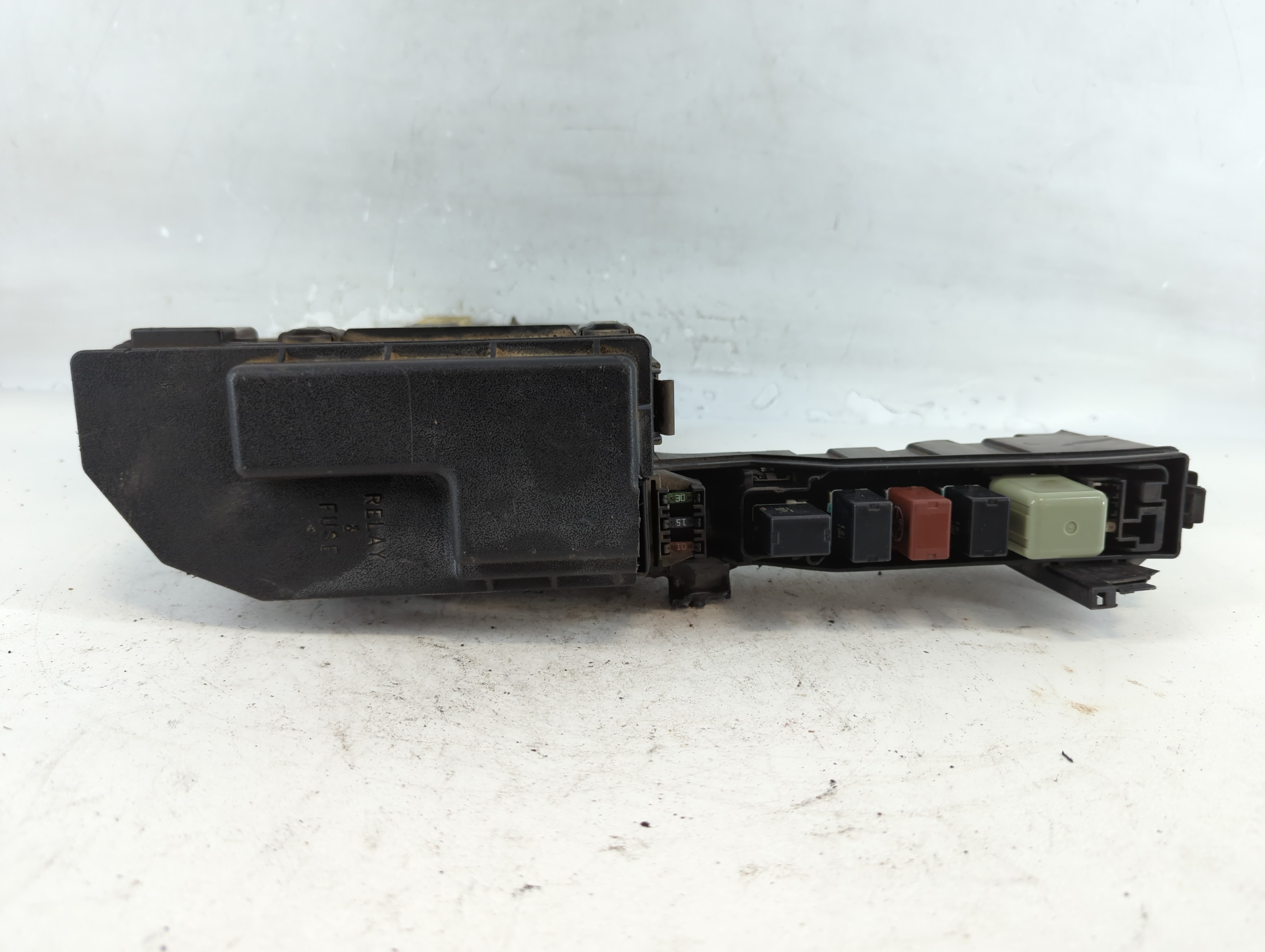 1999-2000 Toyota Sienna Fusebox Fuse Box Relay Module 816127 - Oemusedautoparts1.com