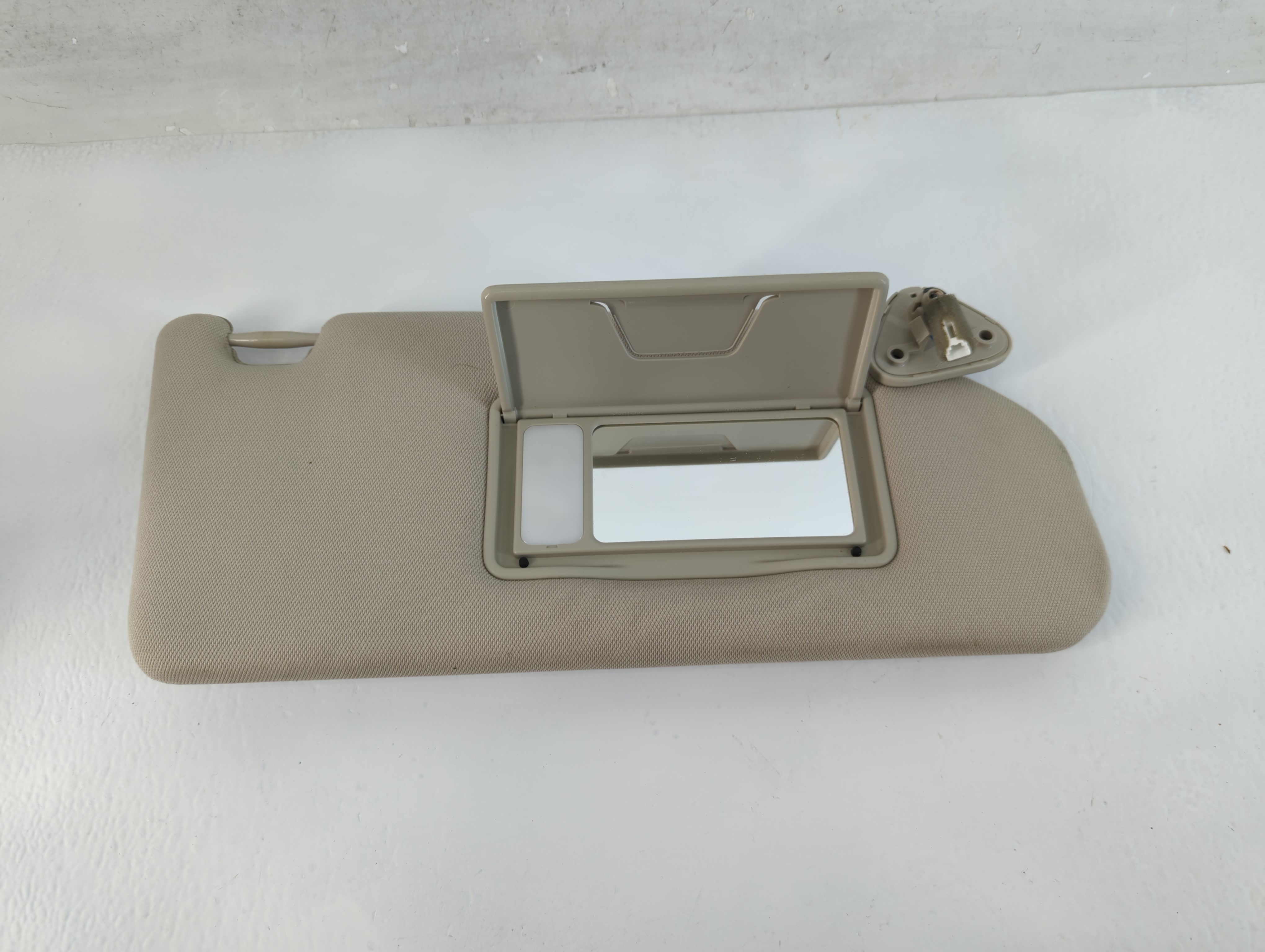 2018 Mitsubishi Outlander Passenger Sun Visor Mirror Right Sunvisor Beige 816588 - Oemusedautoparts1.com