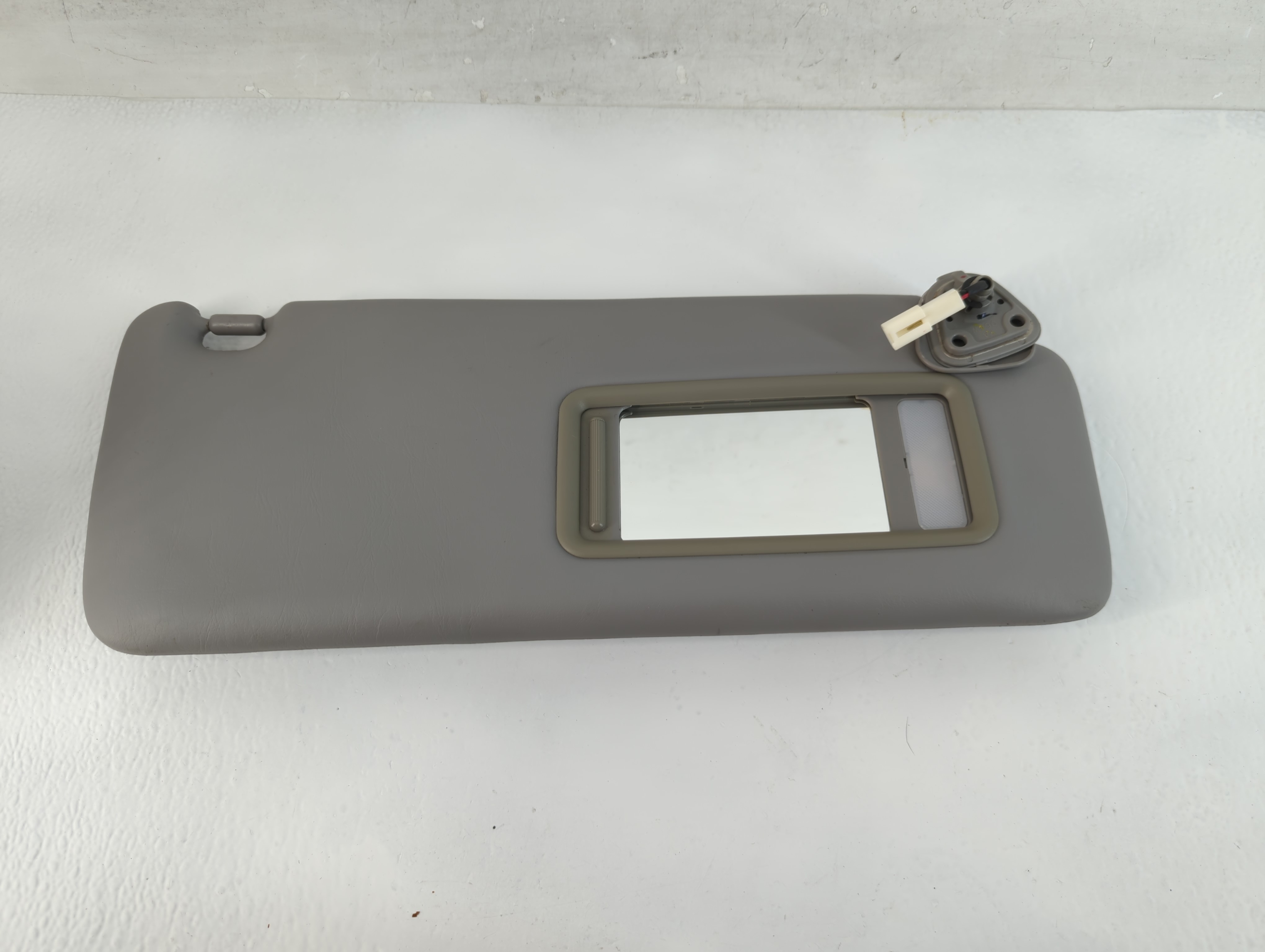 2004-2007 Toyota Highlander Passenger Sun Visor Mirror Right Sunvisor 816601 - Oemusedautoparts1.com