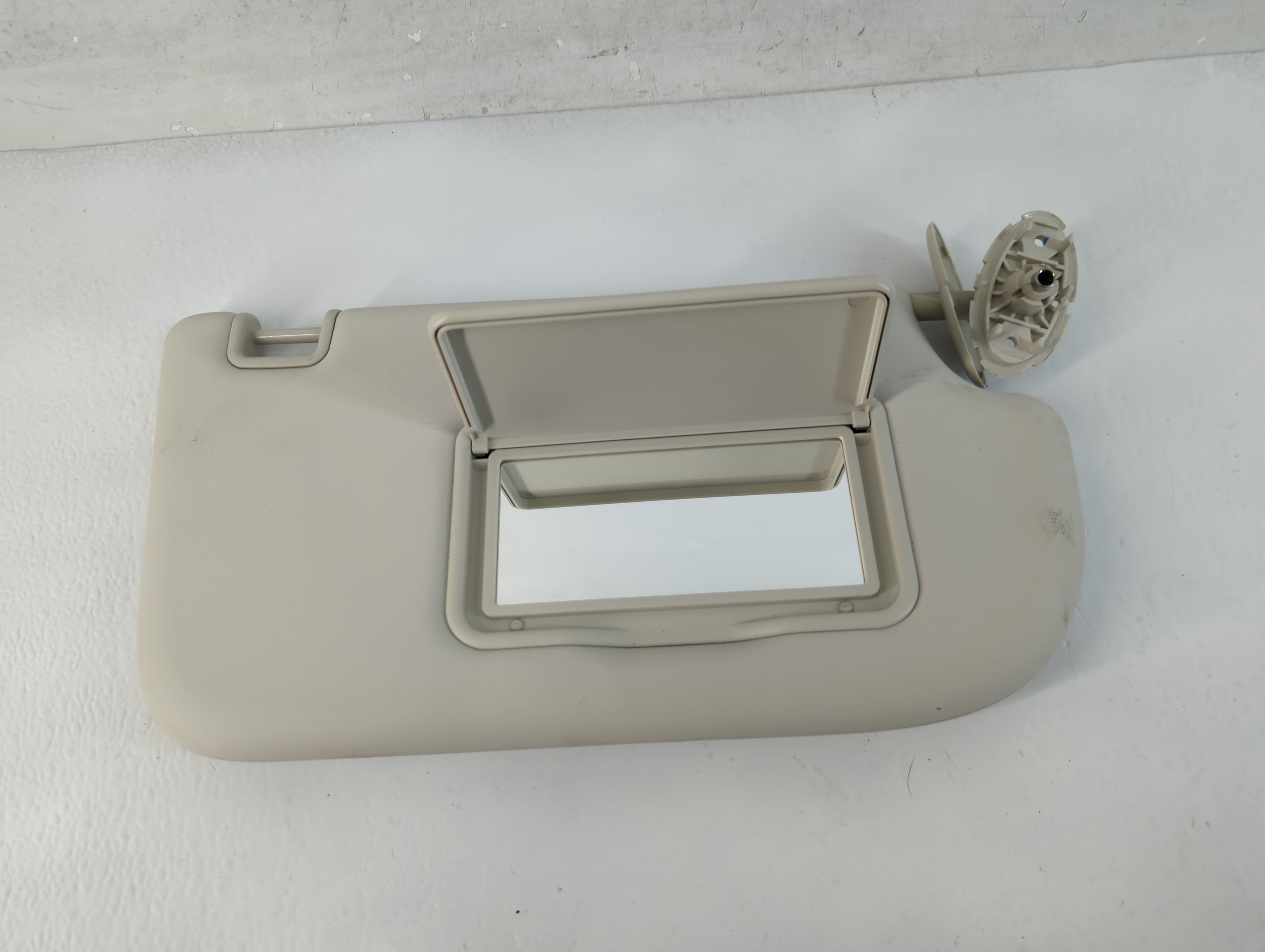 2013-2019 Ford Escape Passenger Sun Visor Mirror Right Sunvisor Ivory 816604 - Oemusedautoparts1.com