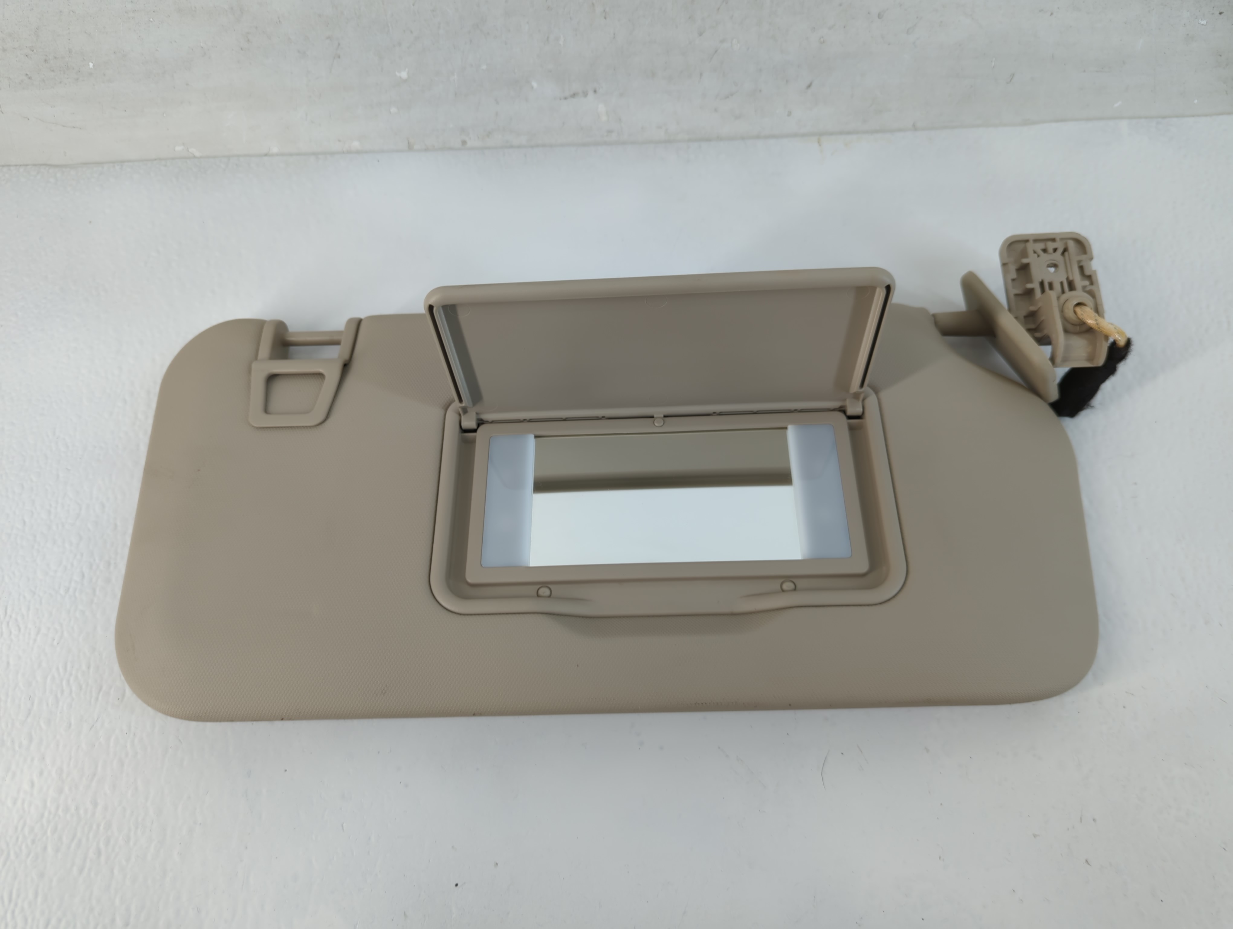Picture of 2020-2020 Ford Escape Passenger Sun Visor Mirror Right Sunvisor Tan 816607
